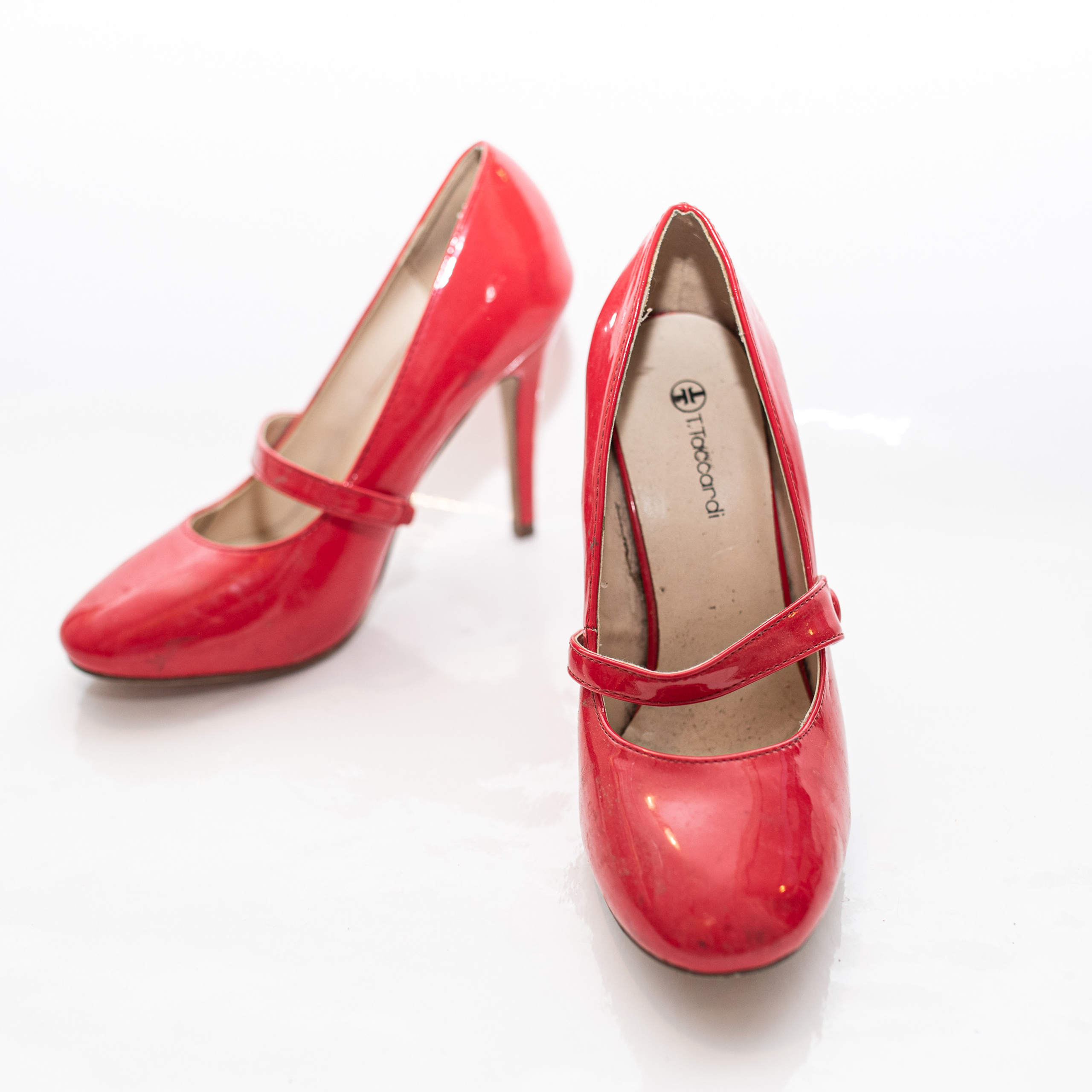 Красные, лак, рр 39, 200р