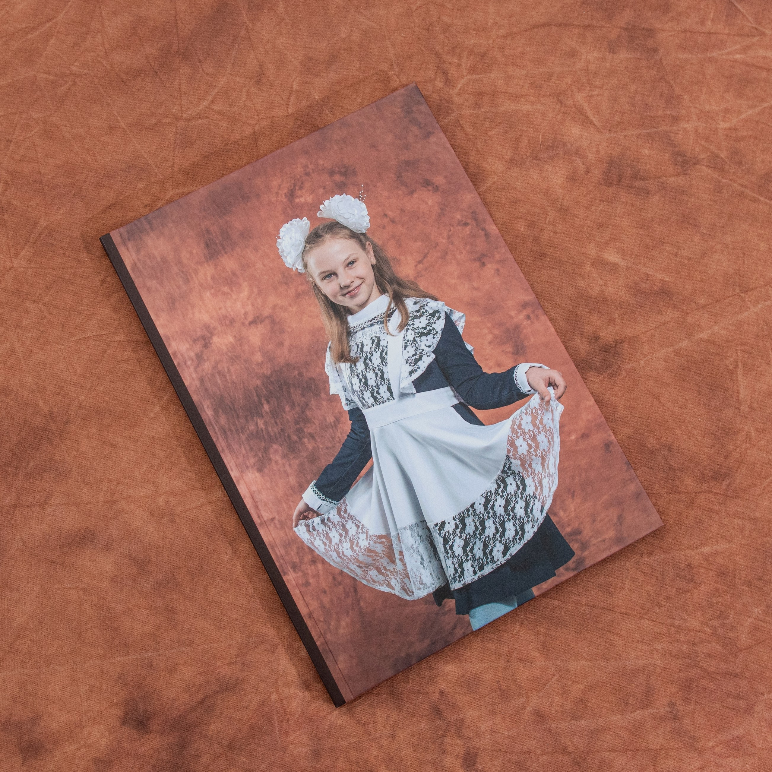 Коричневый