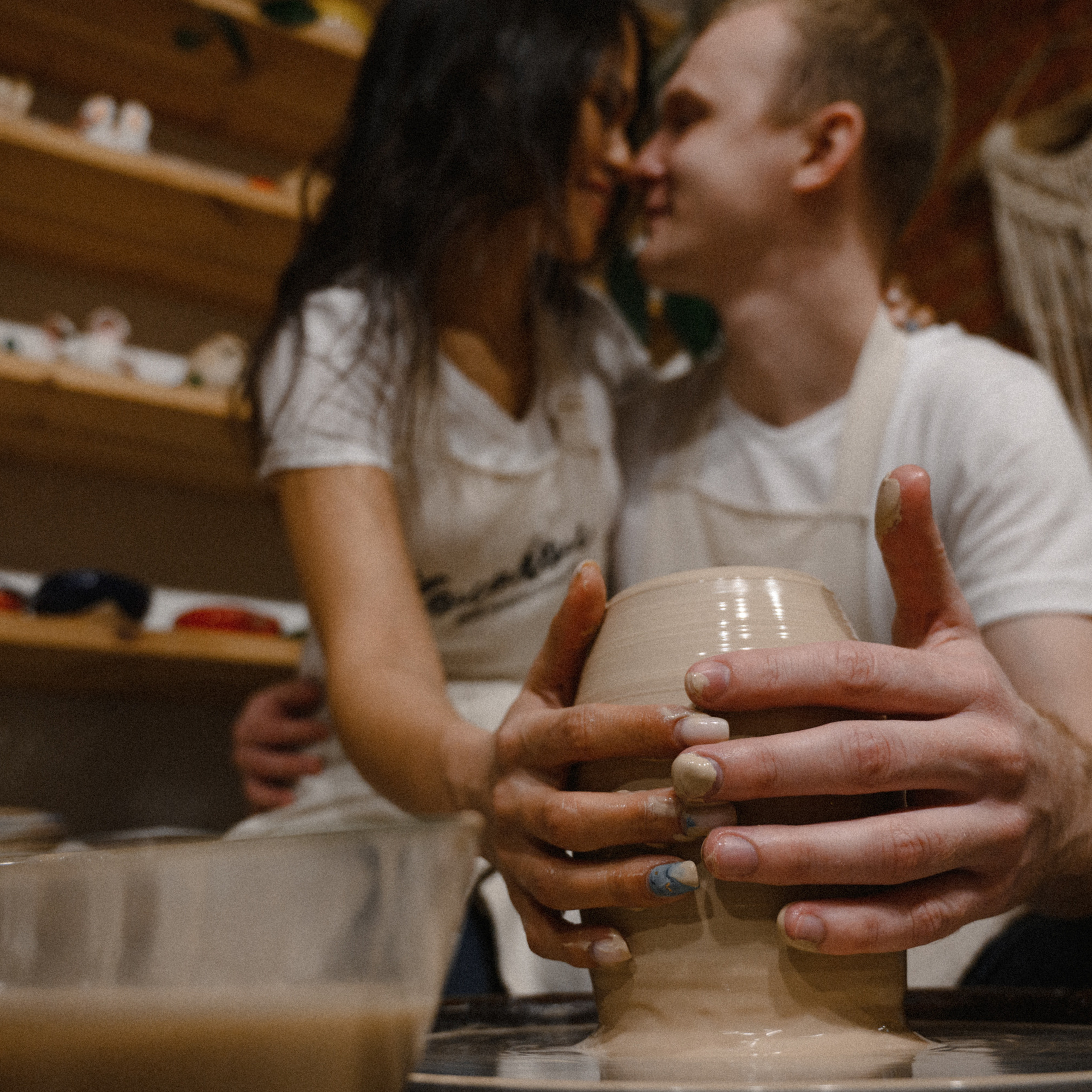 В гончарной мастерской