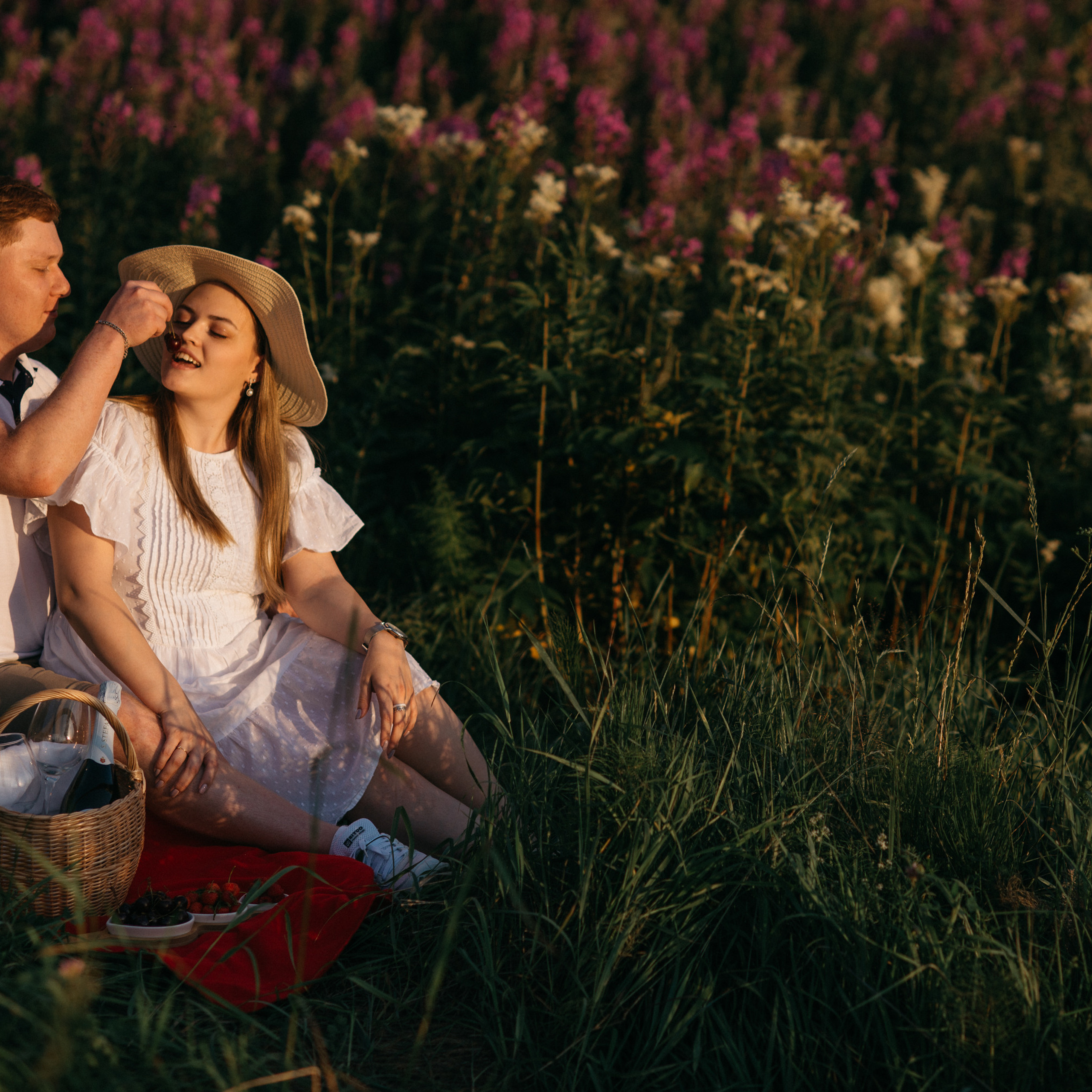 В цветущем поле