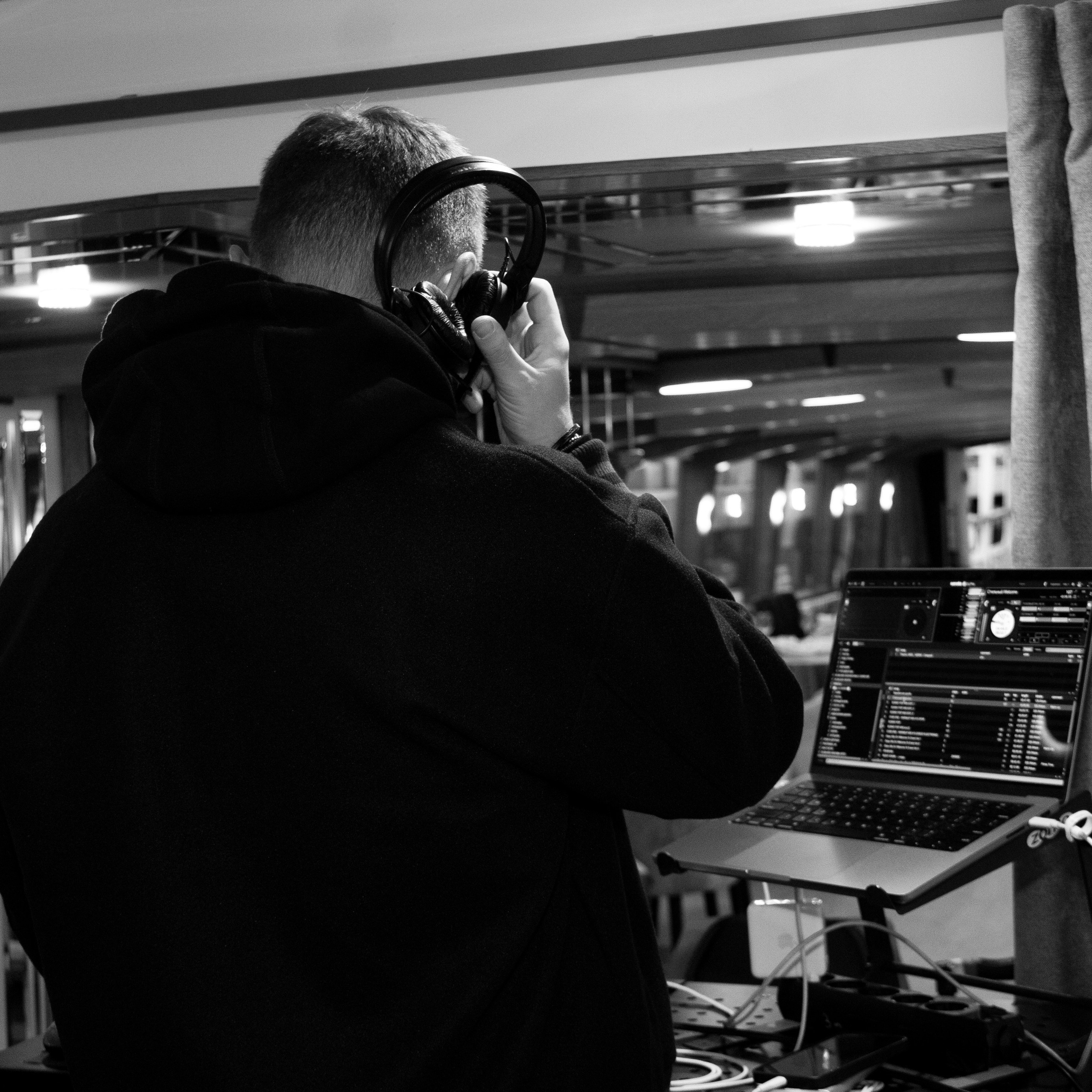 Съемка для сайта аренды катеров в Санкт-Петербурге, подготовка к свадебной прогулке по рекам и каналам