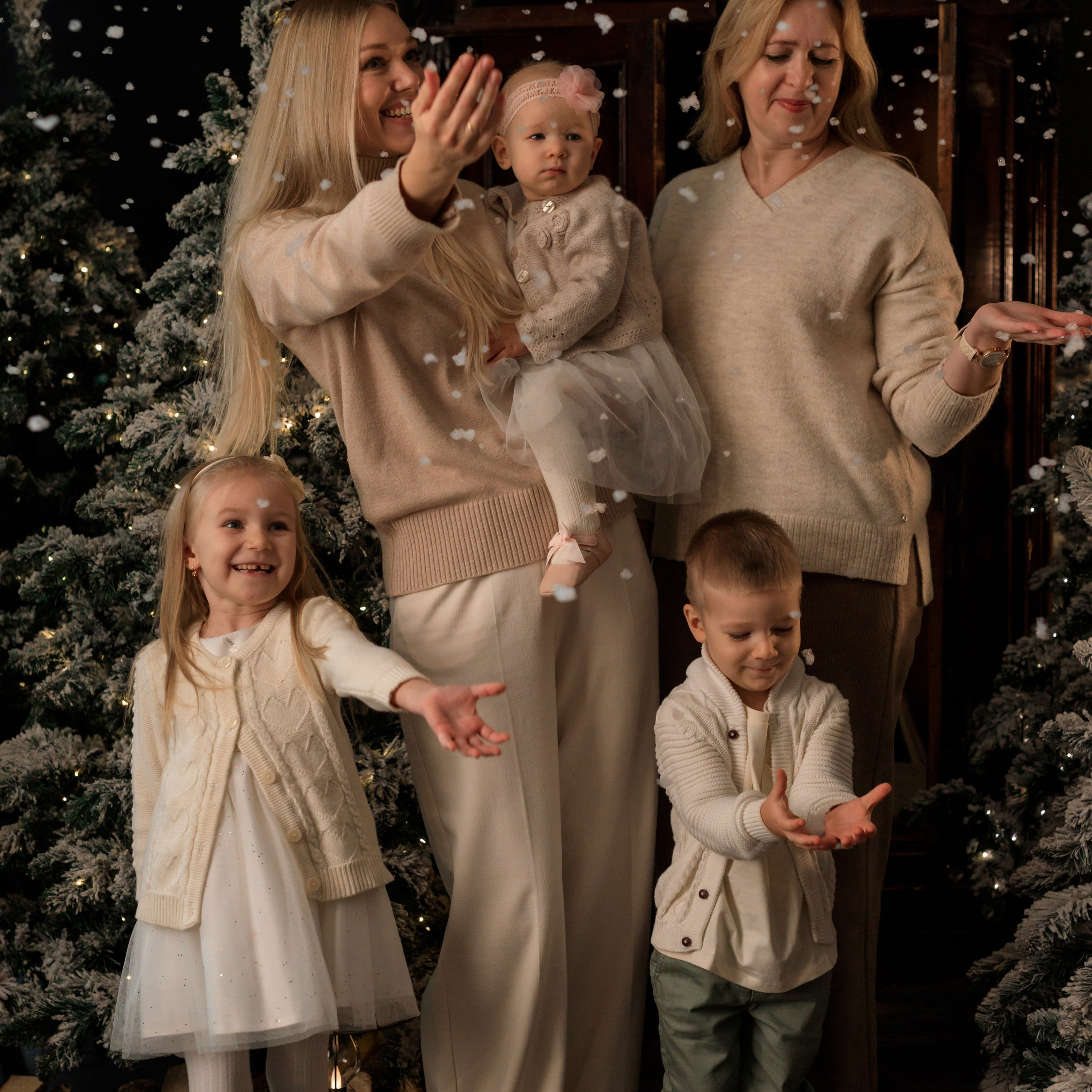 Мама, дети и бабушка