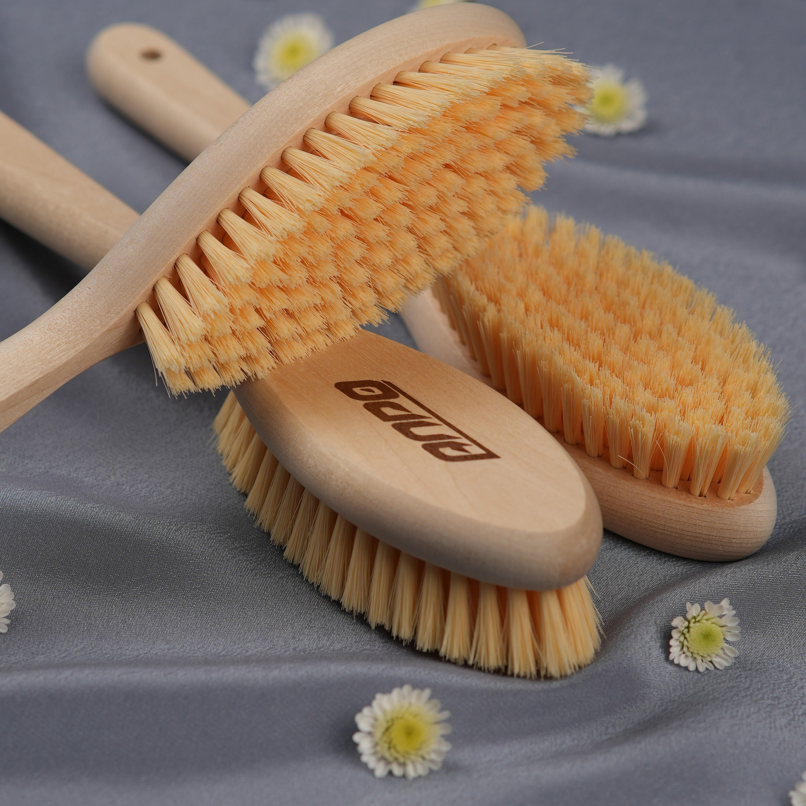 Массажные щетки