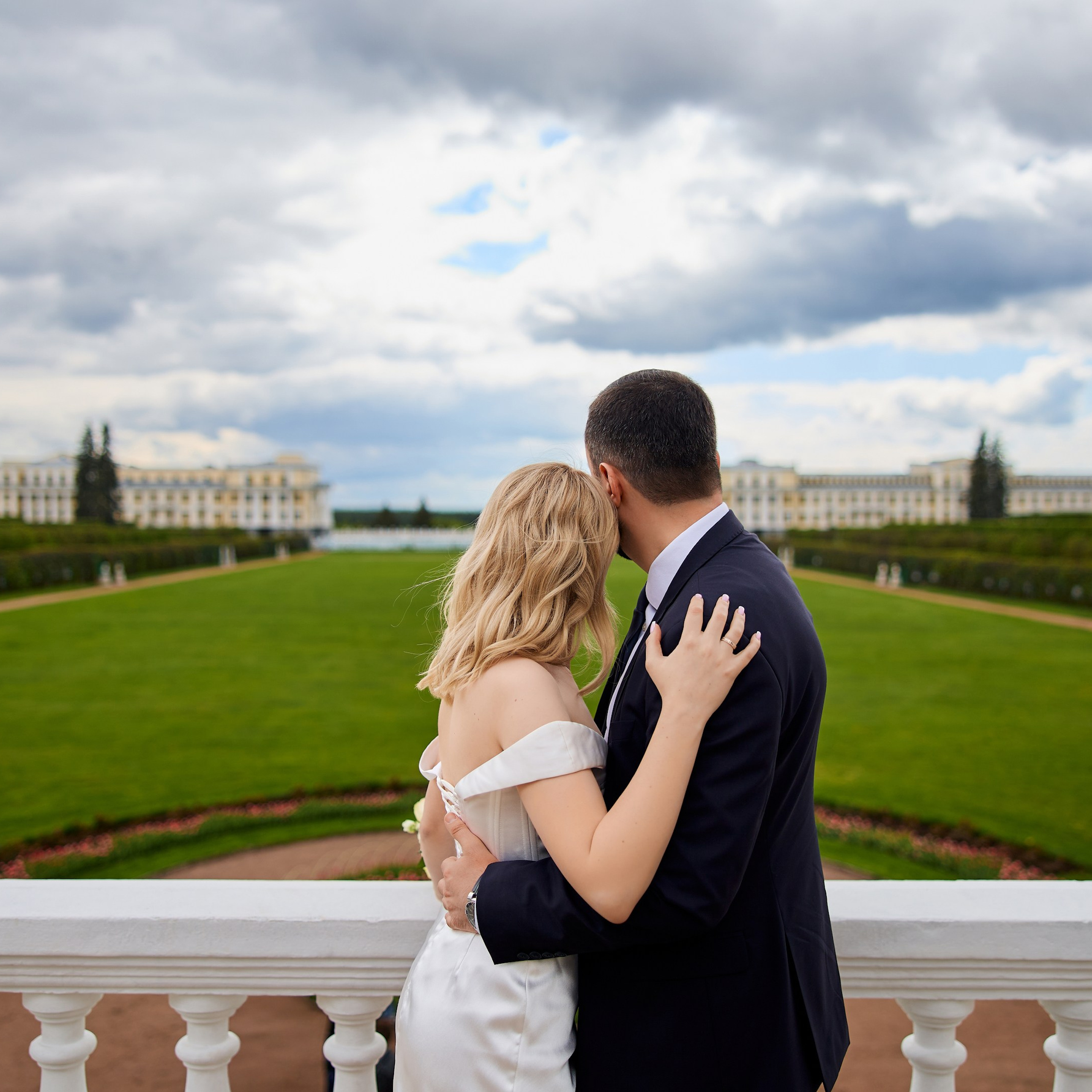 М и Л (май 2025)