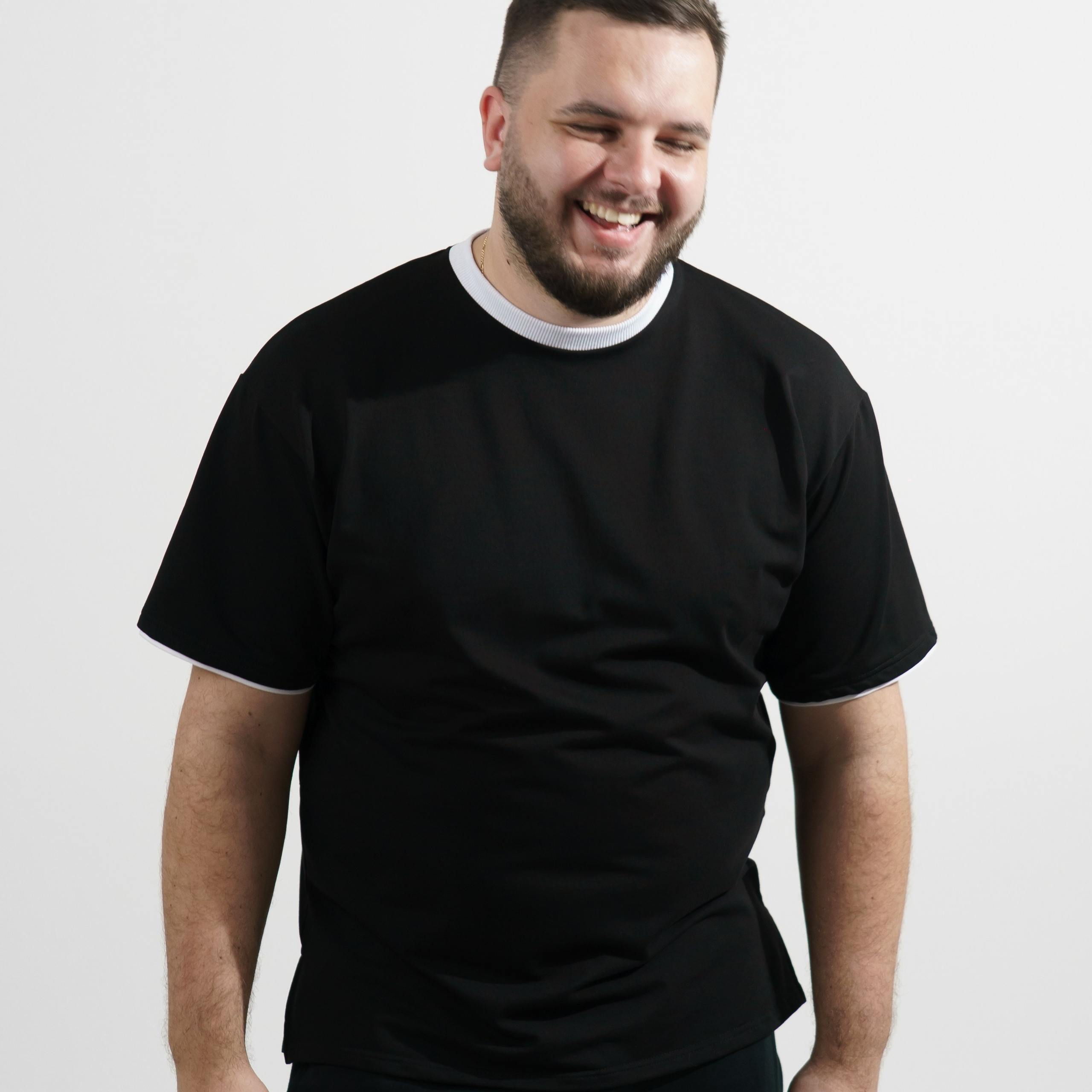 Предметная фото- и видеосъемка бренда одежды для маркетплейсов Ozon и Wildberries в Краснодаре.