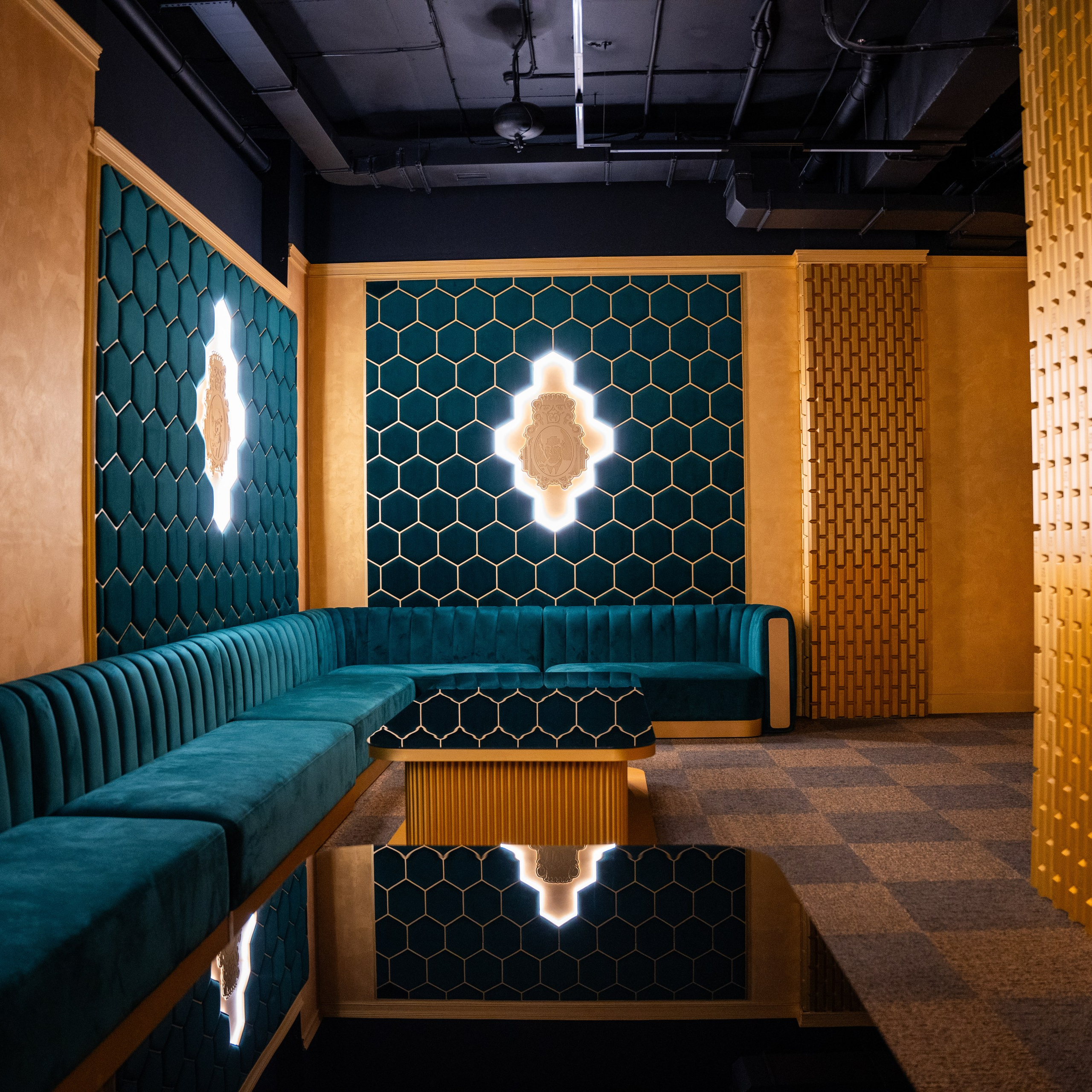 Интерьерная фотосъемка ночного клуба Hefner в Краснодаре