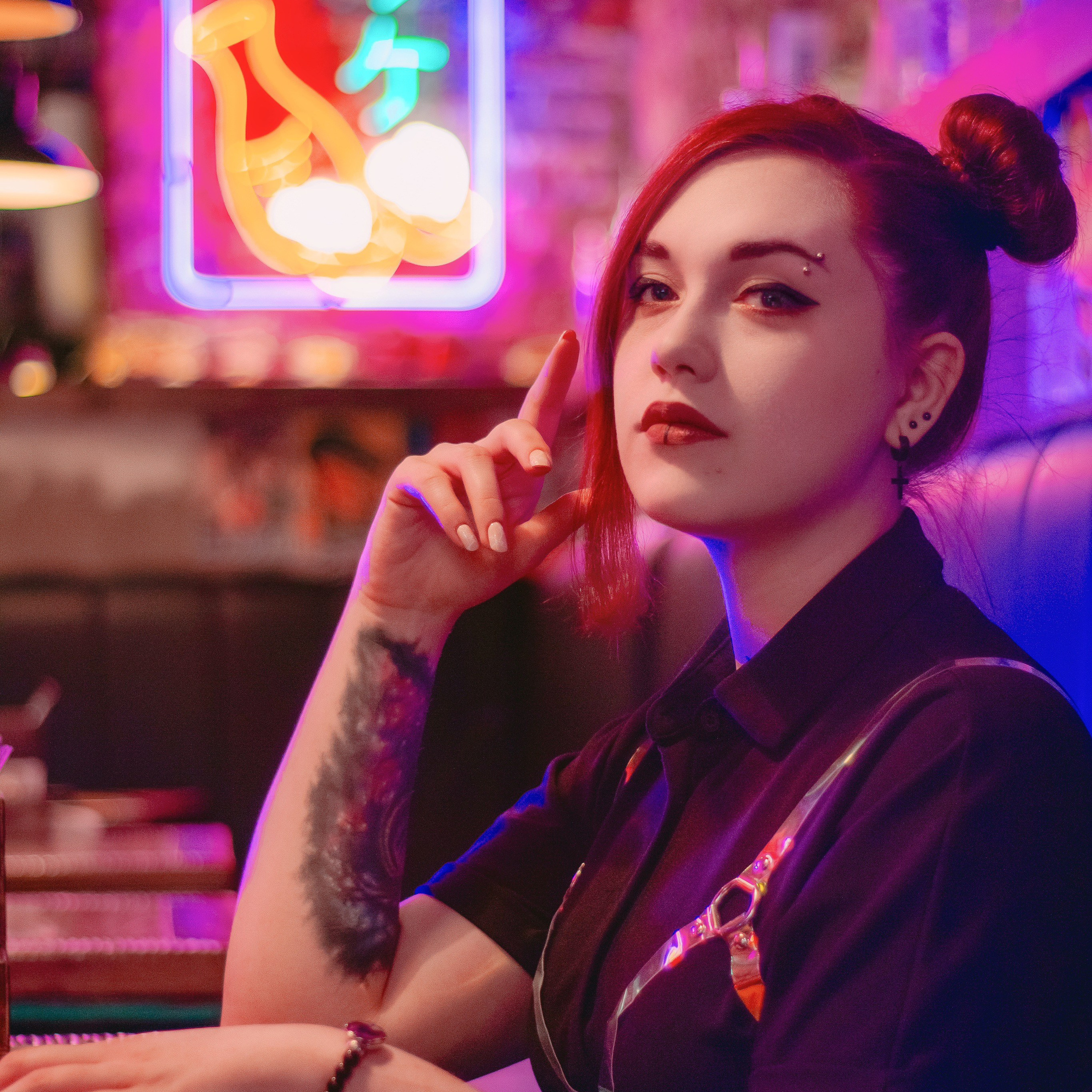 Неоновое кафе, Магадан 2023