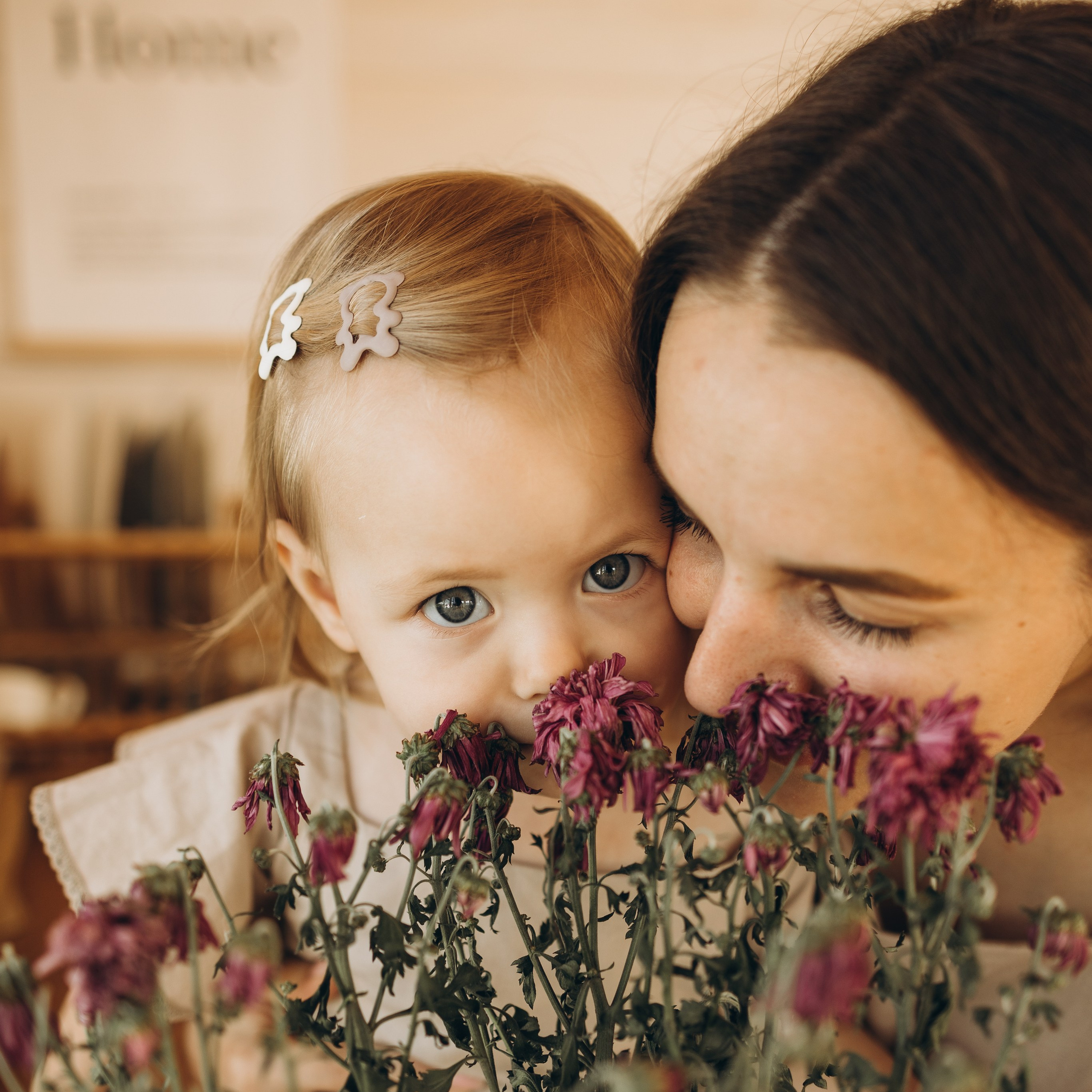 Оля и Мирослава Беседка