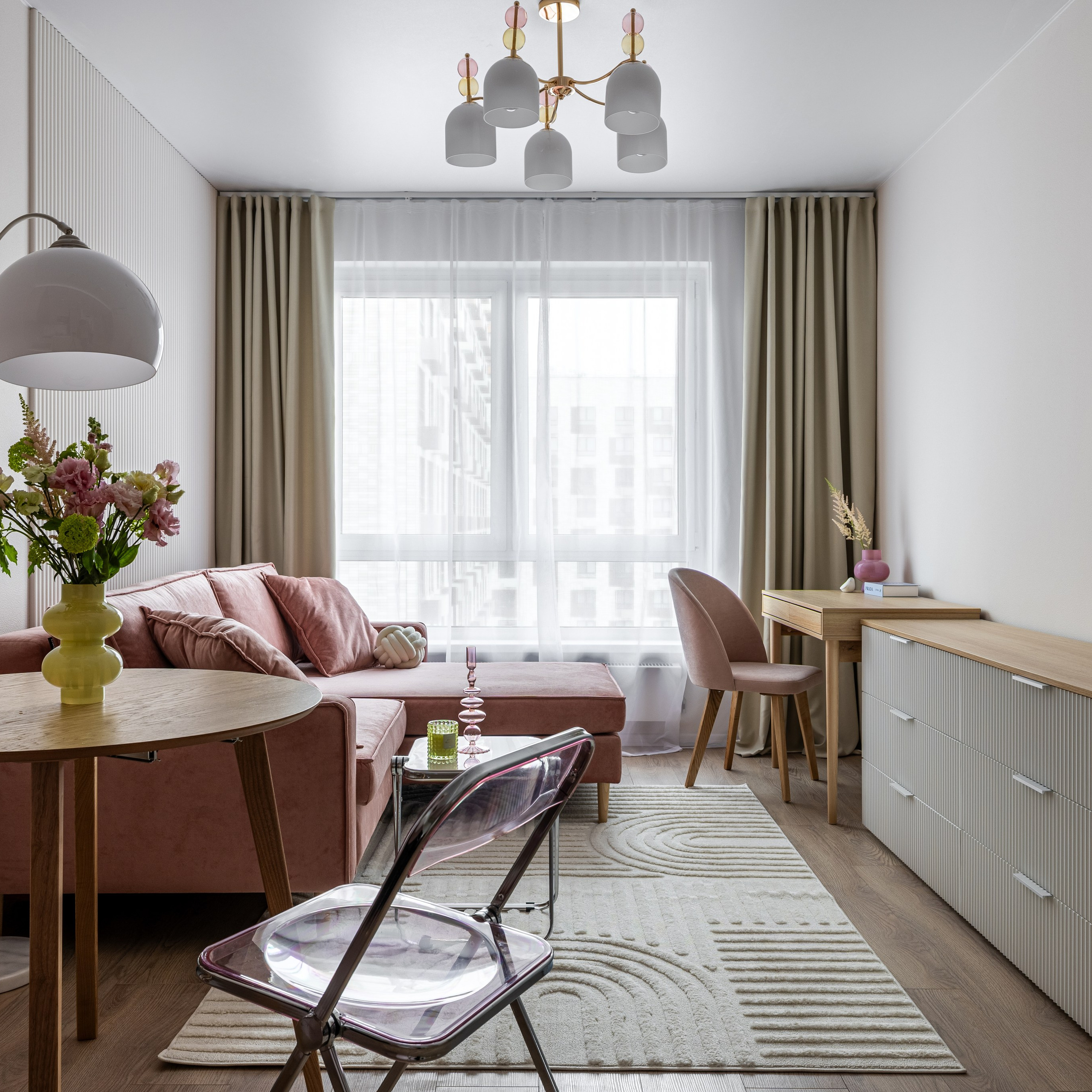 Леденцовый контемпорари с элементами глэм-софт