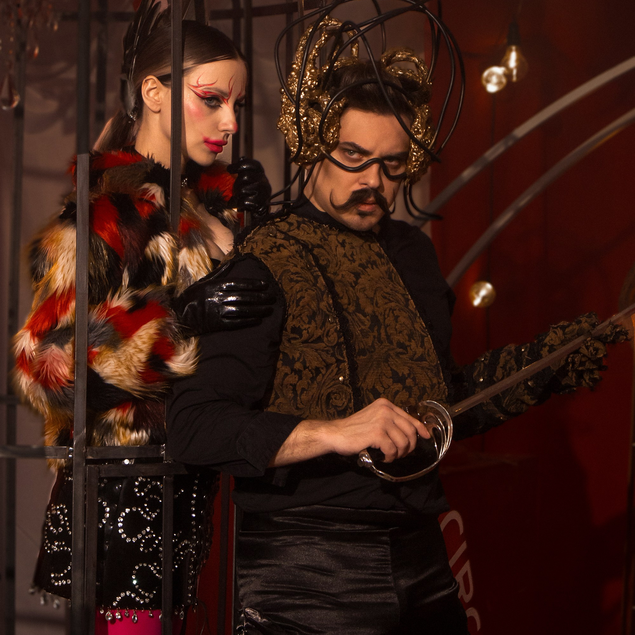 Utopia Show (CIRCUS: the sword swallower)