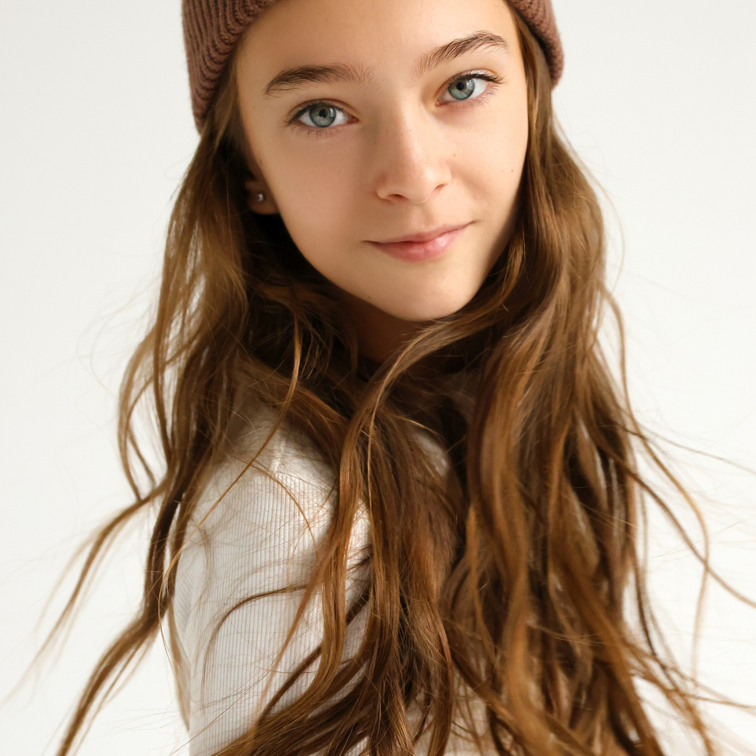 Съемка портретов, модельного портфолио и тестов, съемки для брендов, фотопрогулки. Фотограф Мила Хлусова, Москва. Живые портреты, модельное портфолио и фотопрогулки