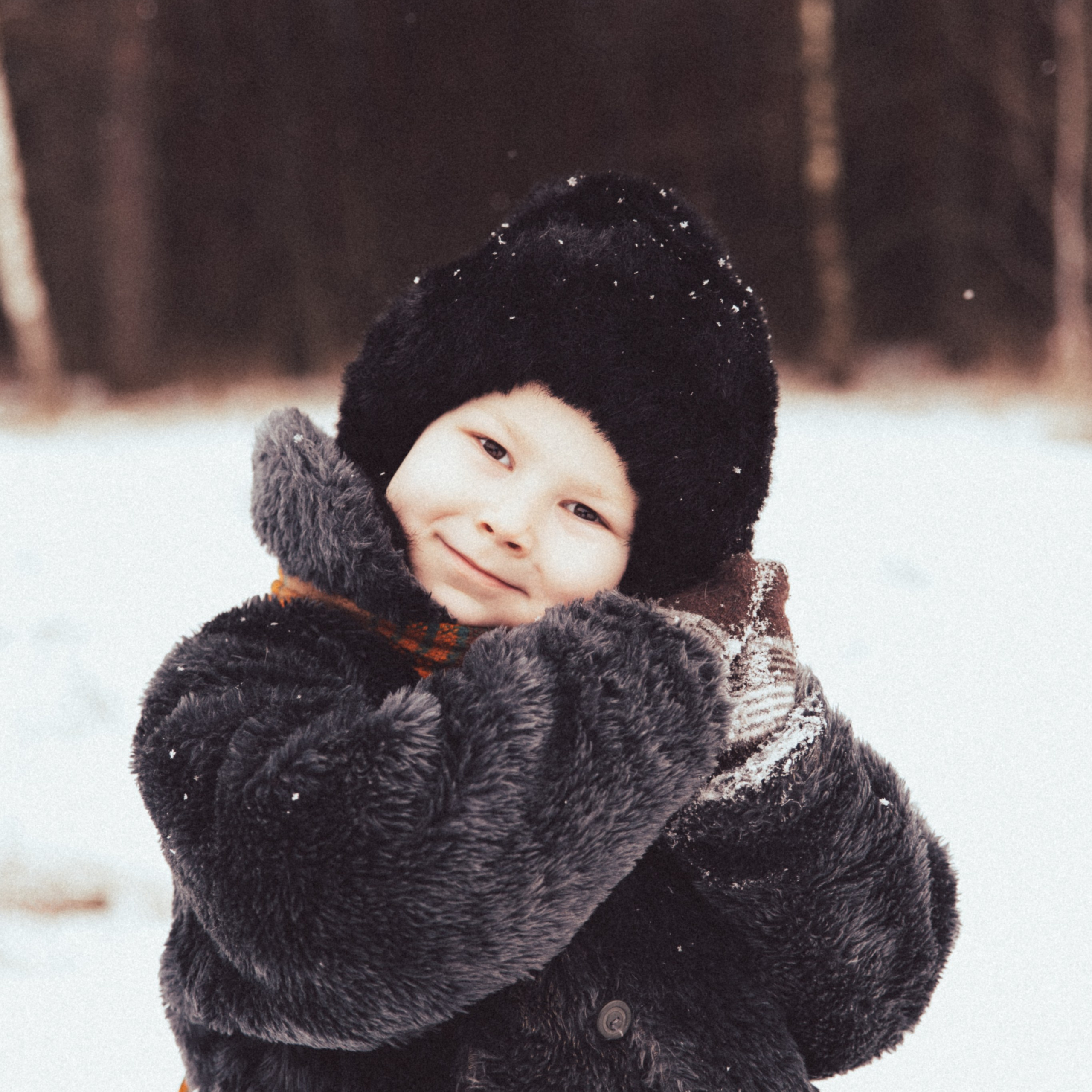 Прогулка в родительской шубке