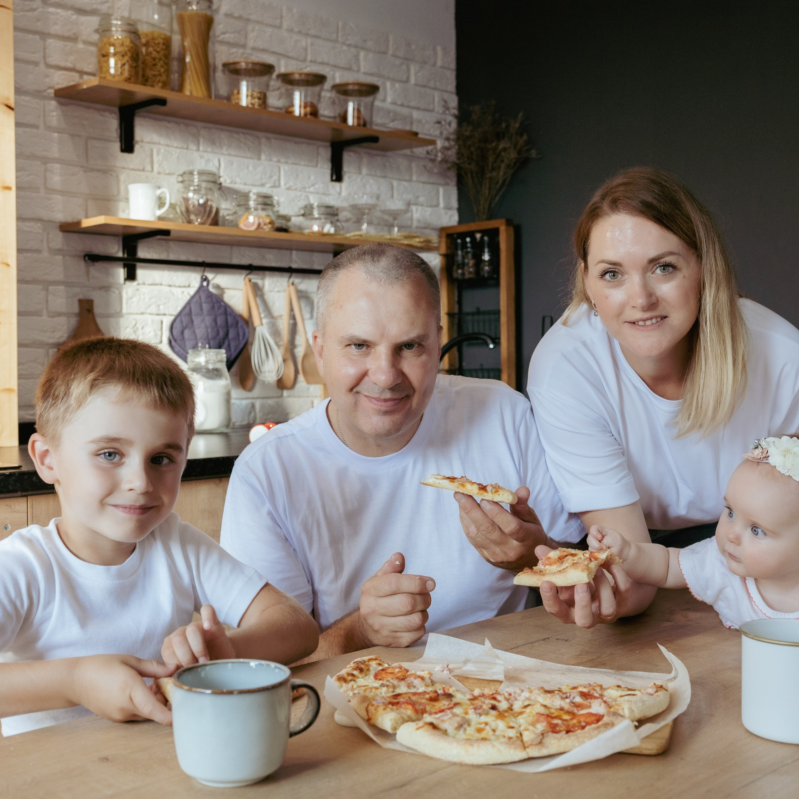 Pizza (Слава, Наташа, Макс и Ксюша. Август '23)