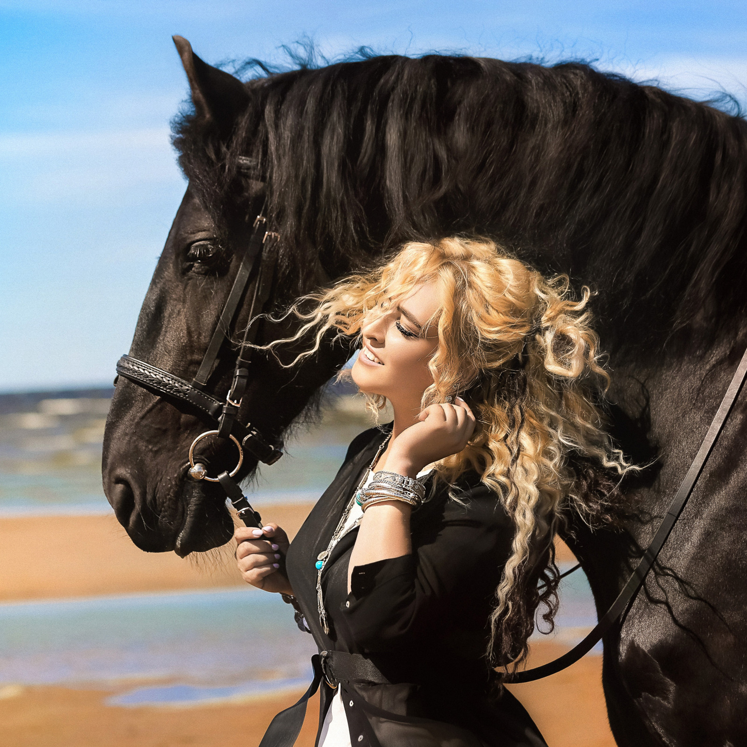 Света и фризские лошади Фрея и Персей