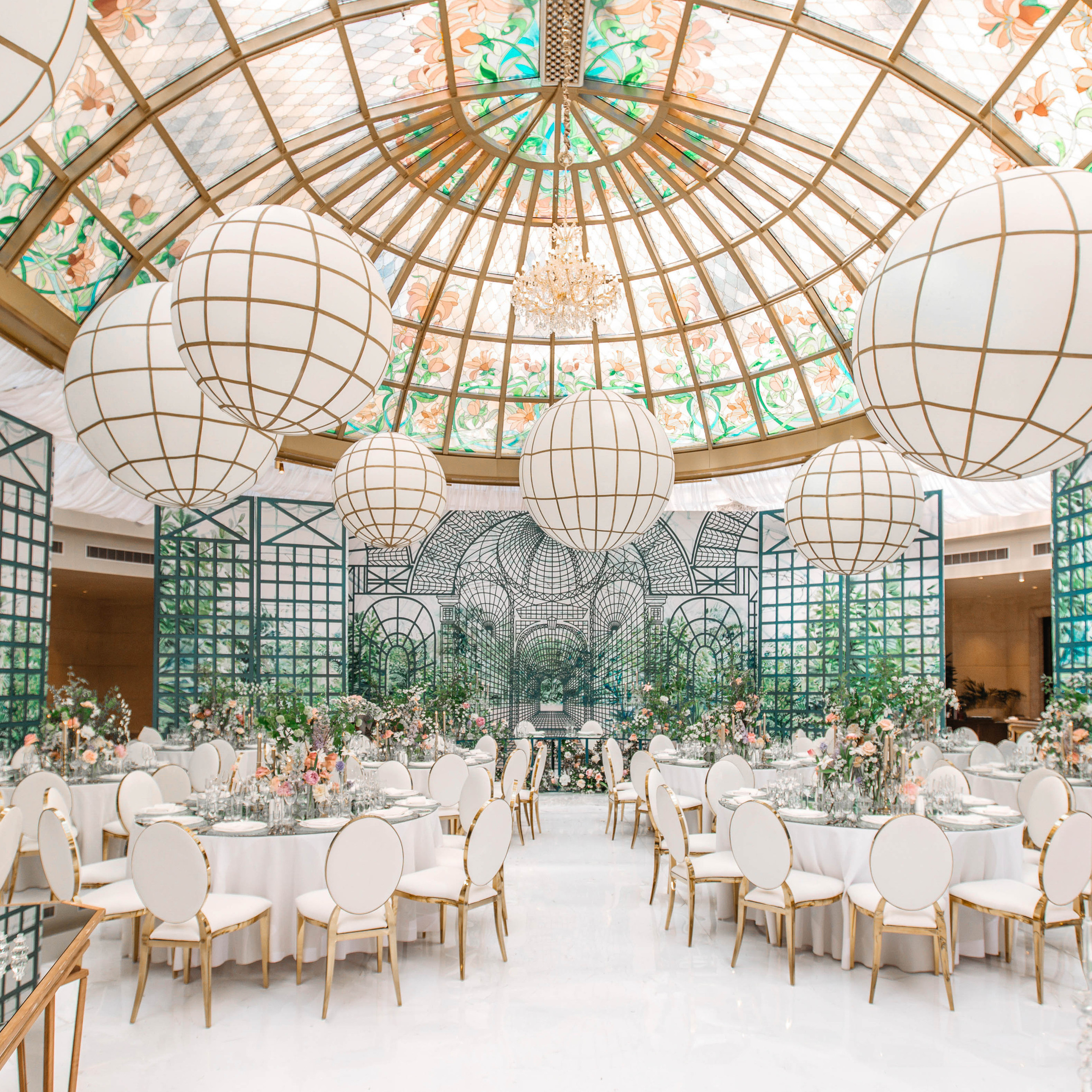 Декор в отеле Лотте