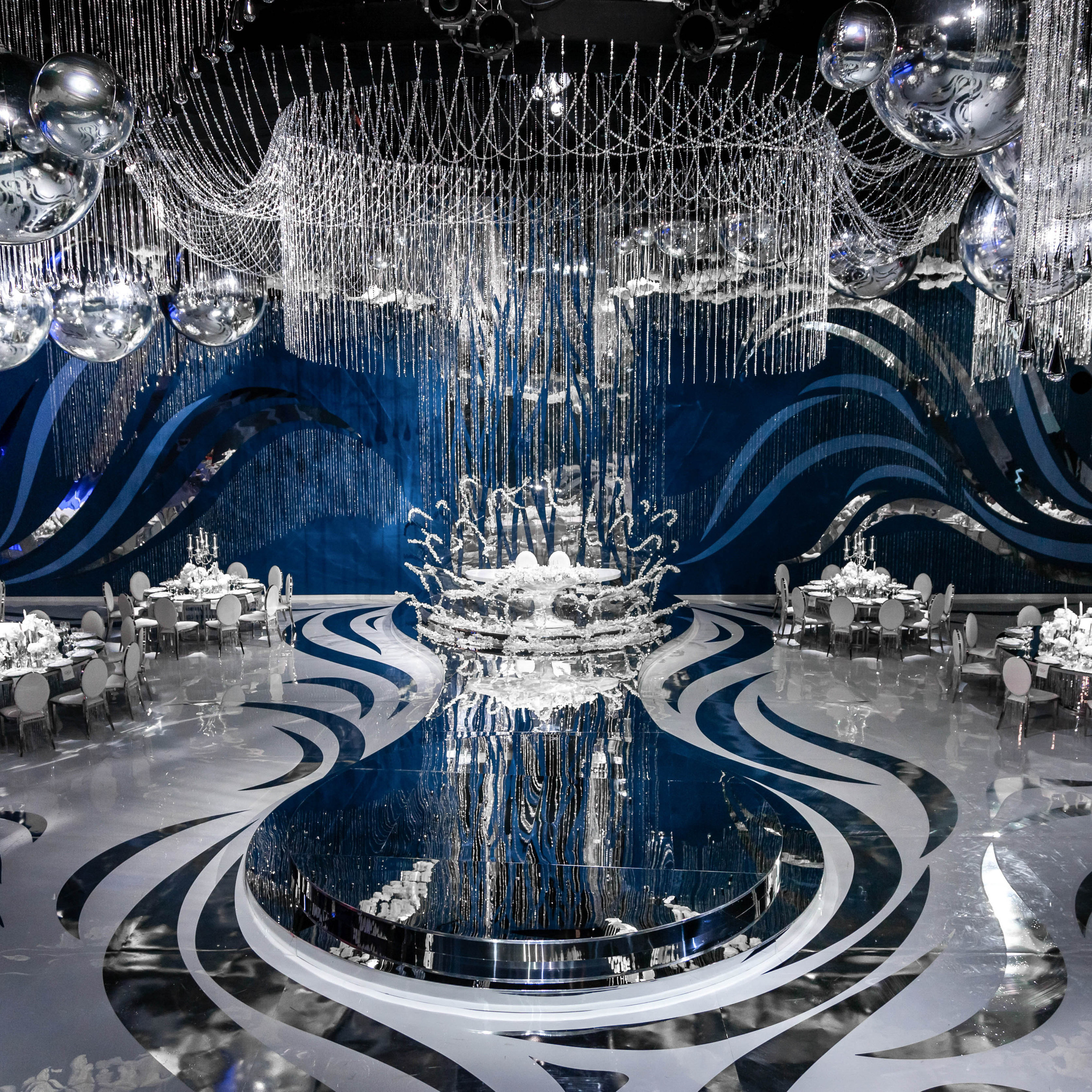 Шатер у Константиновского дворца