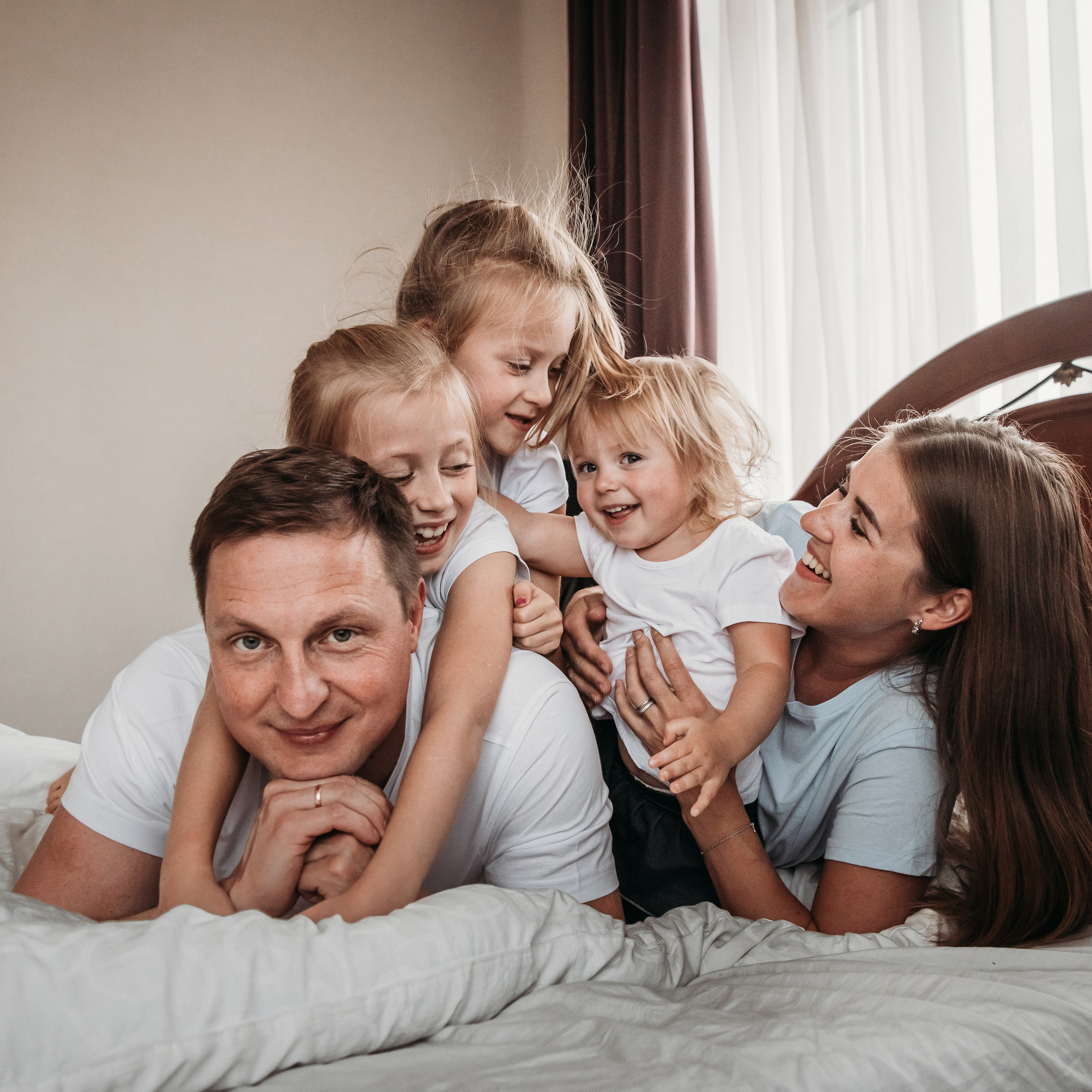 Папа Мама 3 дочки и Кокос