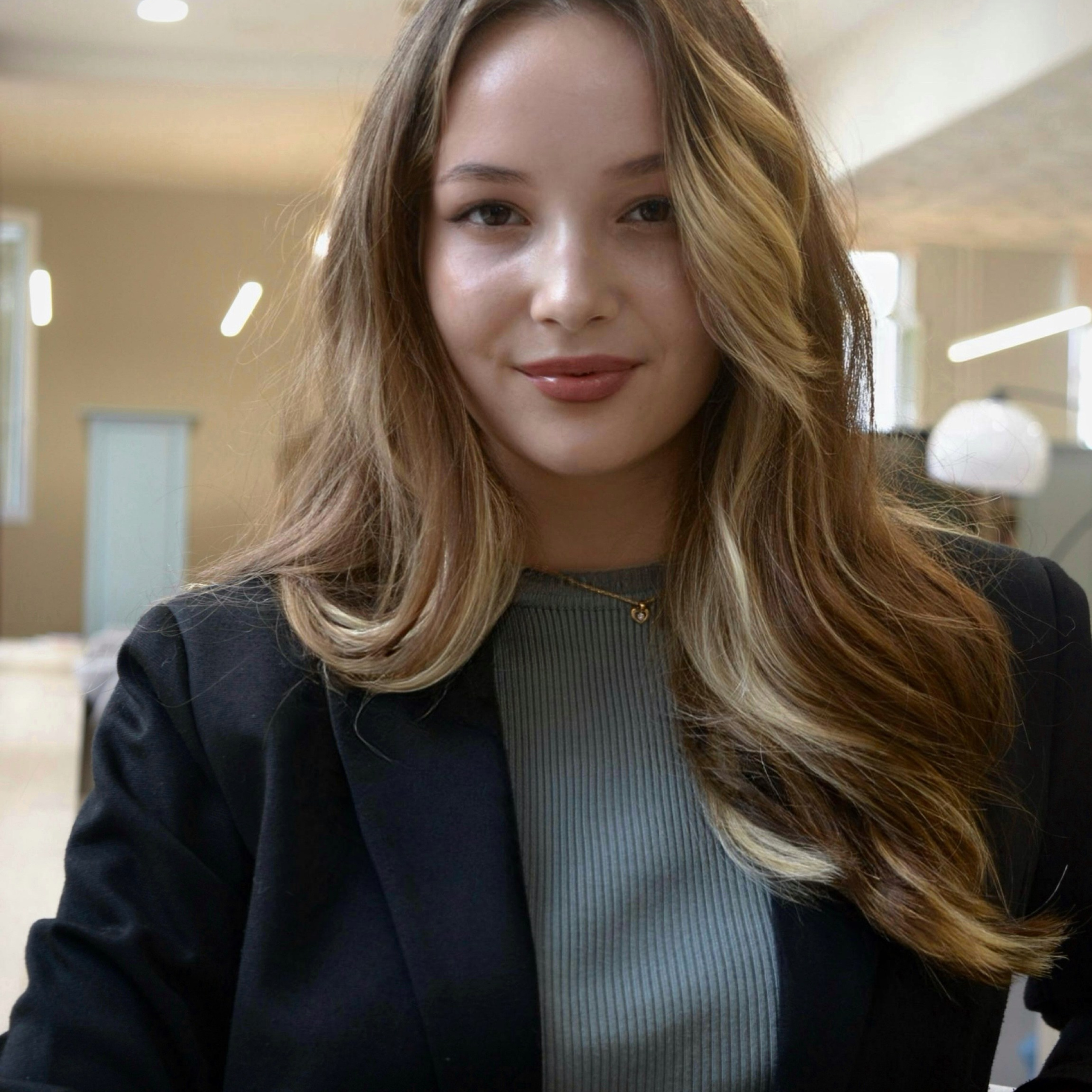 Отзывы. Студия визажистов, стилистов по прическам, бровистов и мастеров по ресницам