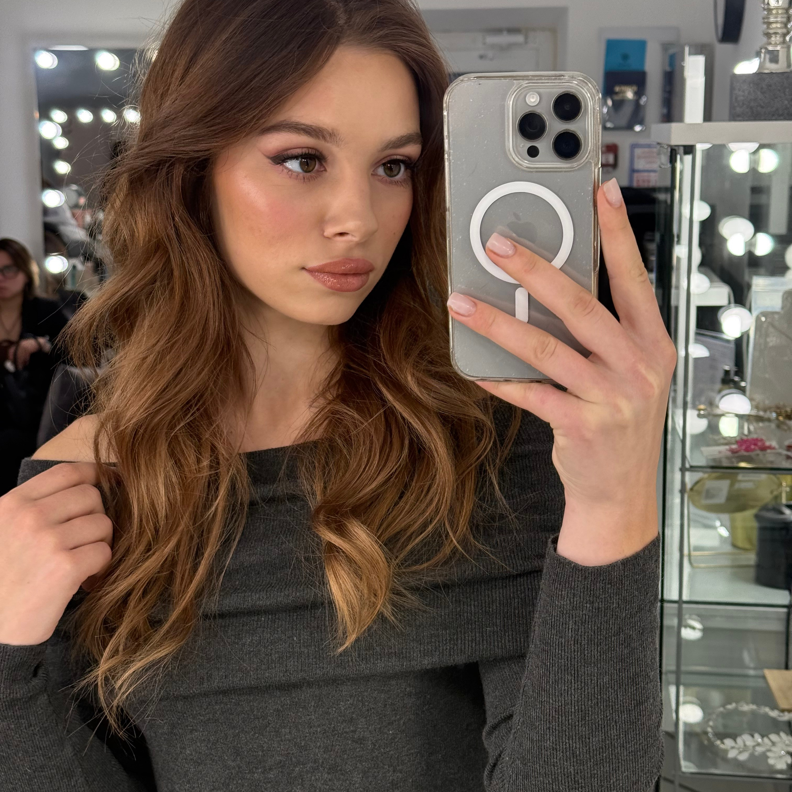 Отзывы. Студия визажистов, стилистов по прическам, бровистов и мастеров по ресницам