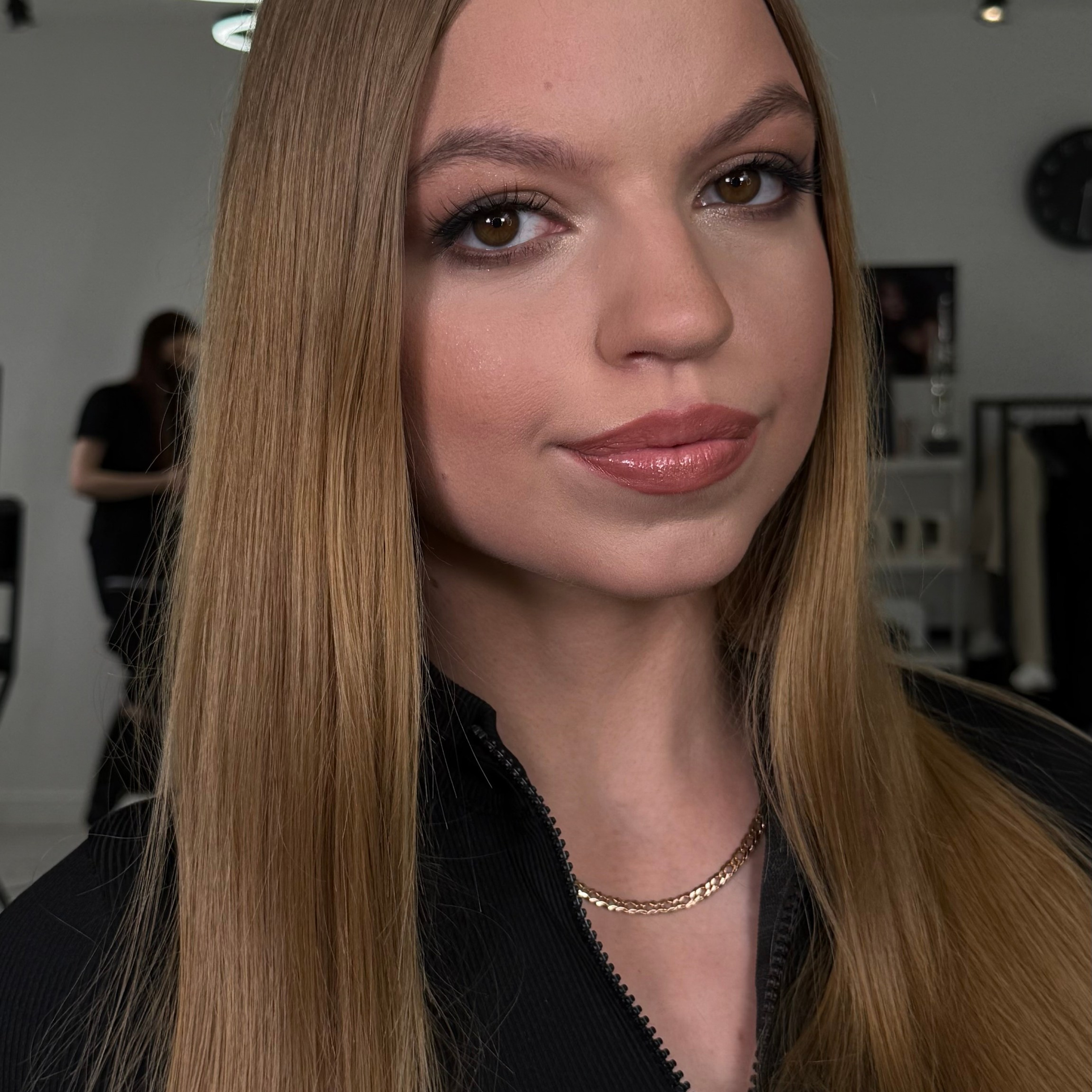 Отзывы. Студия визажистов, стилистов по прическам, бровистов и мастеров по ресницам