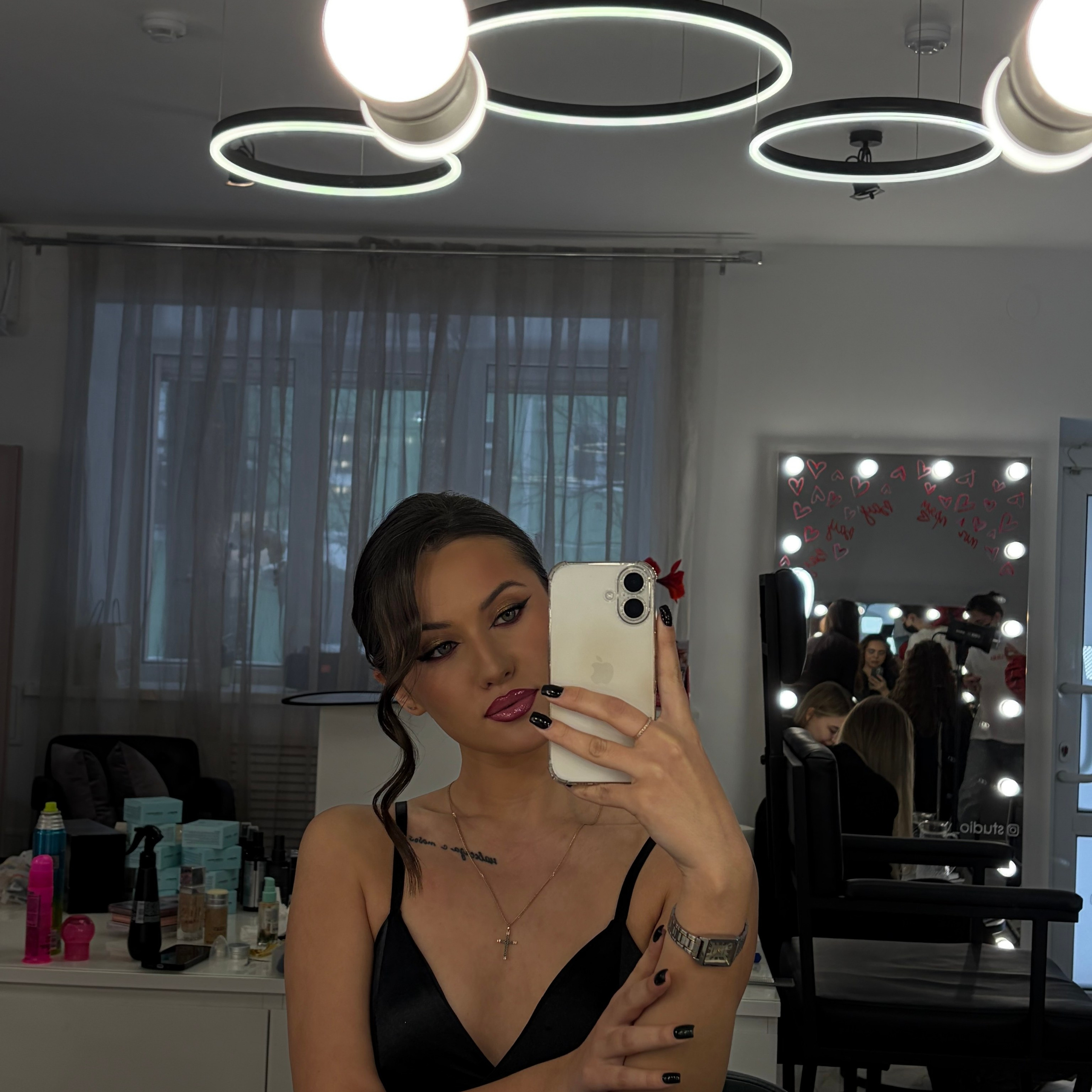 Отзывы. Студия визажистов, стилистов по прическам, бровистов и мастеров по ресницам