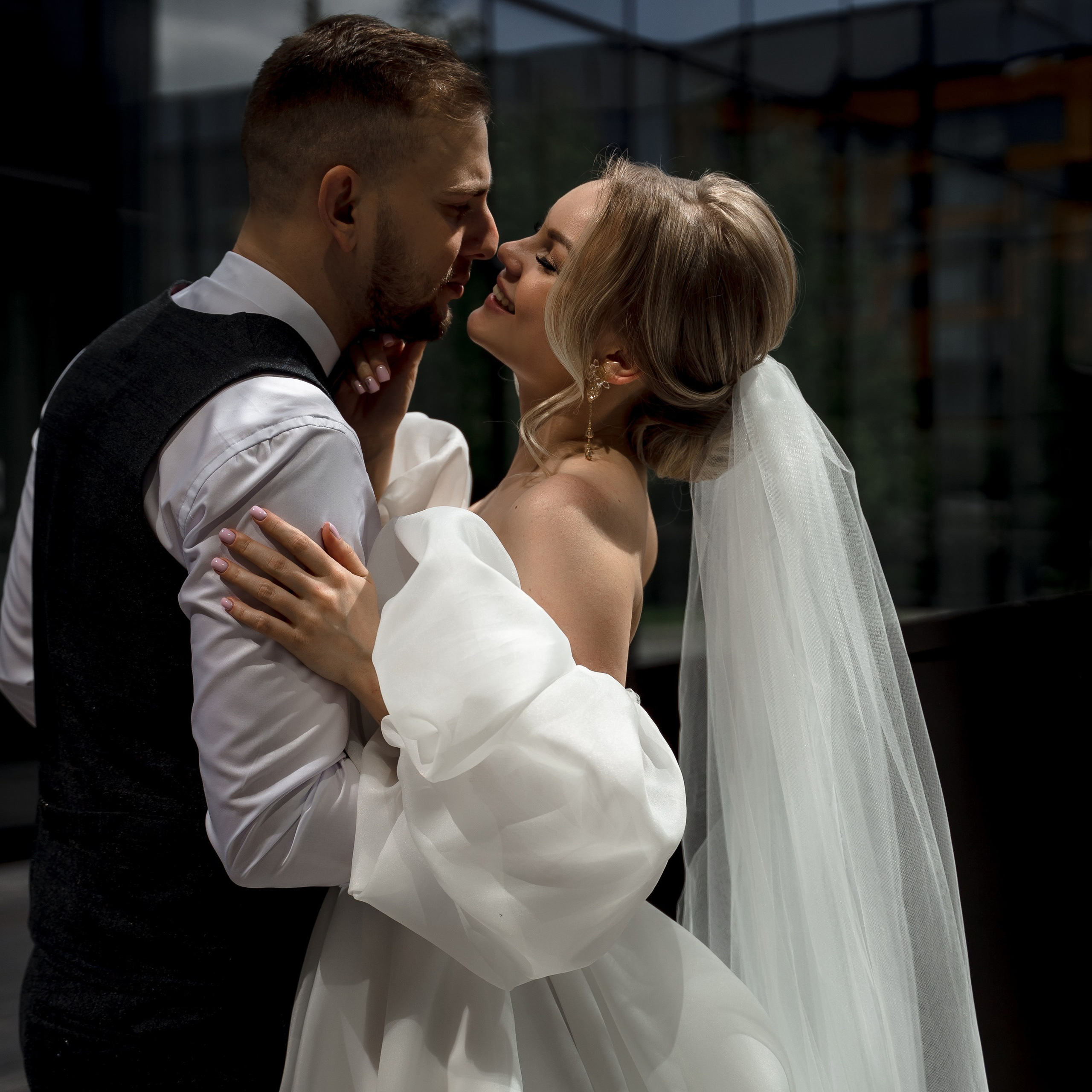 Профессиональный топ стилист по прическам и макияжу