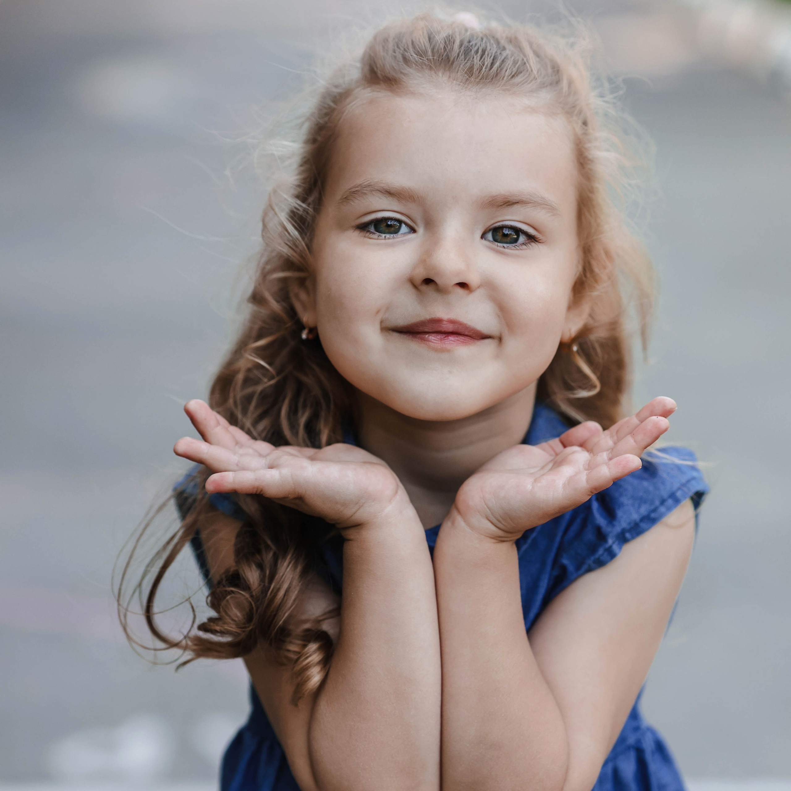 Солнечные портретные снимки девочки