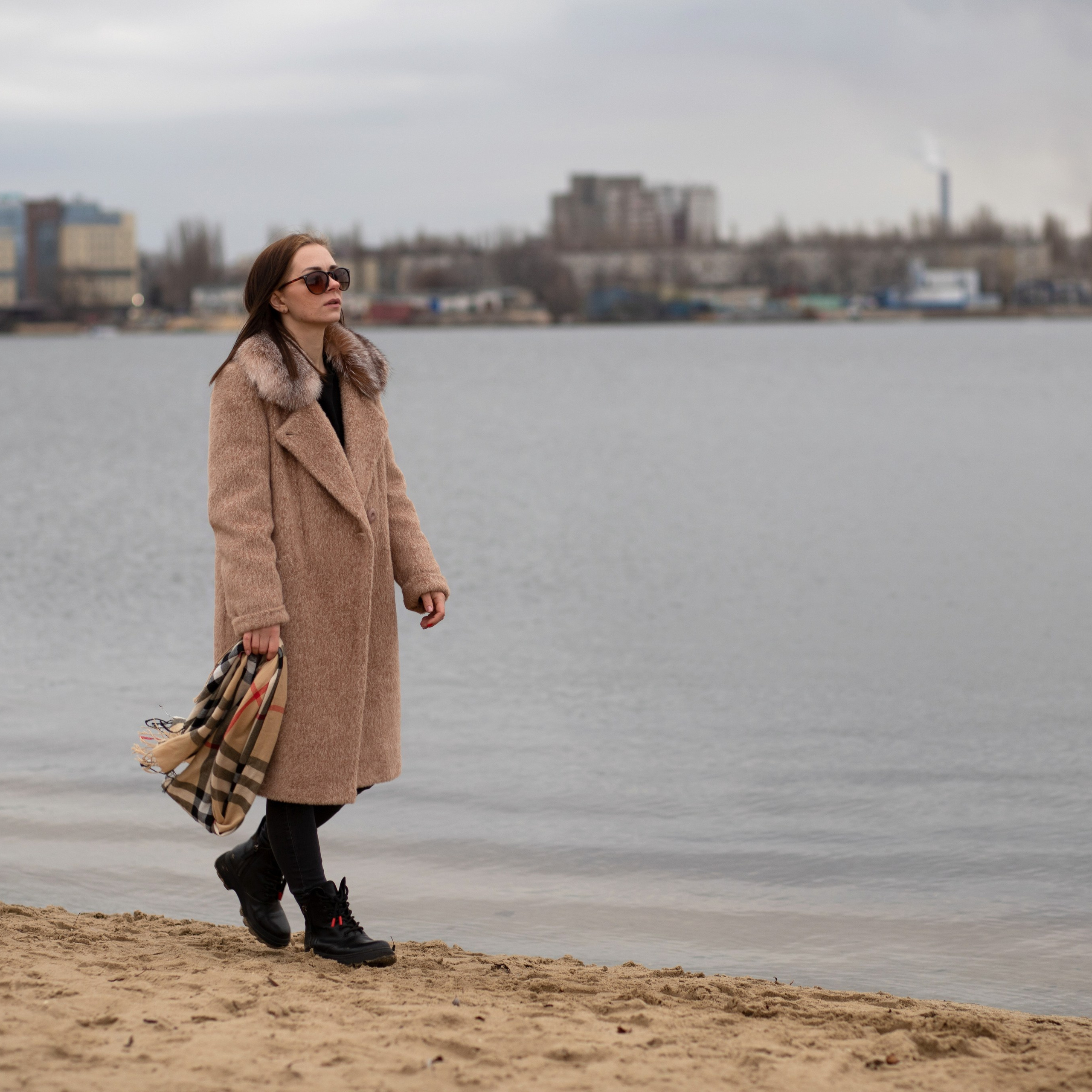 Осенью на набережной