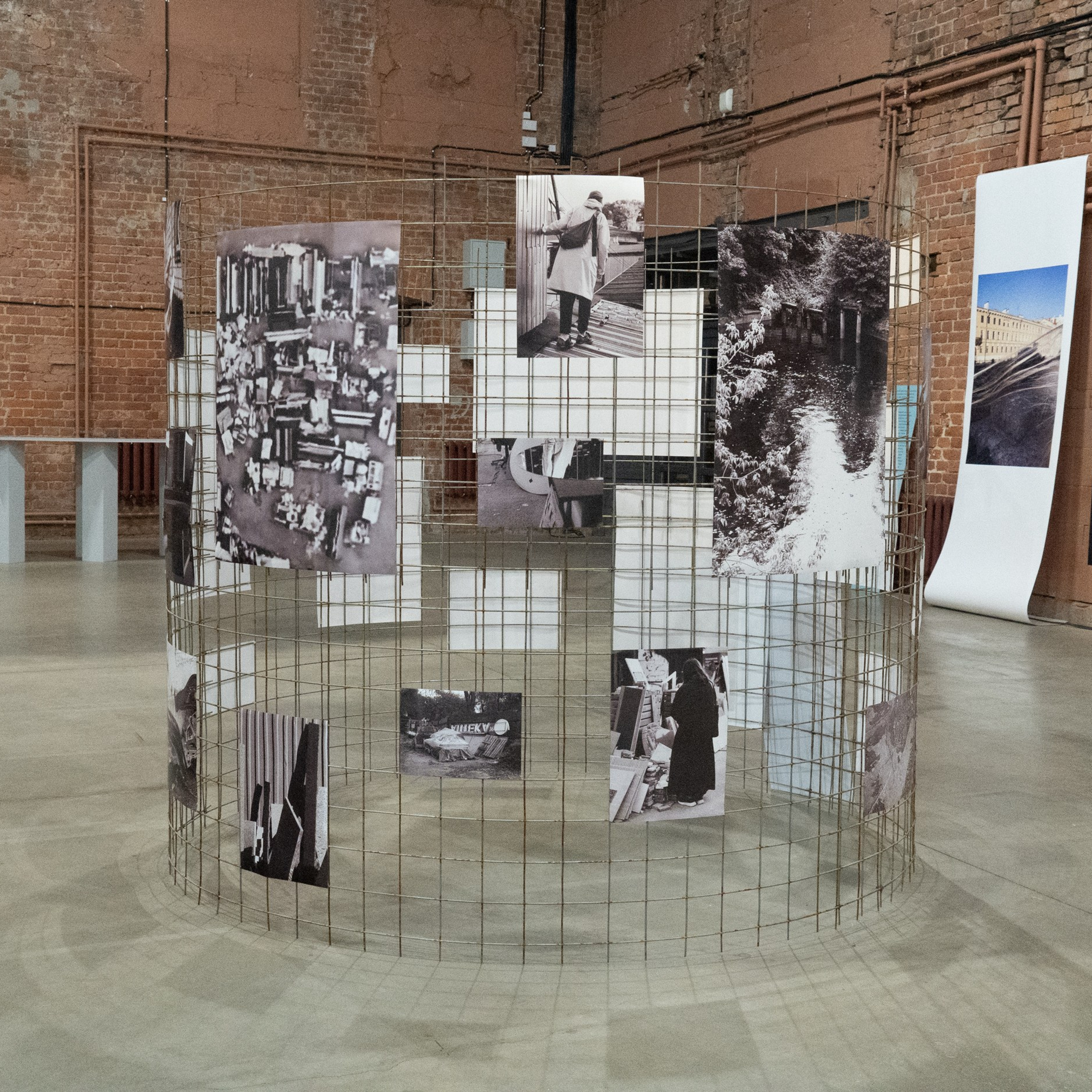 Инсталляция «Границы видимого» в рамках групповой выставки «Как встретиться с людьми?», Брусницын холл, 2025