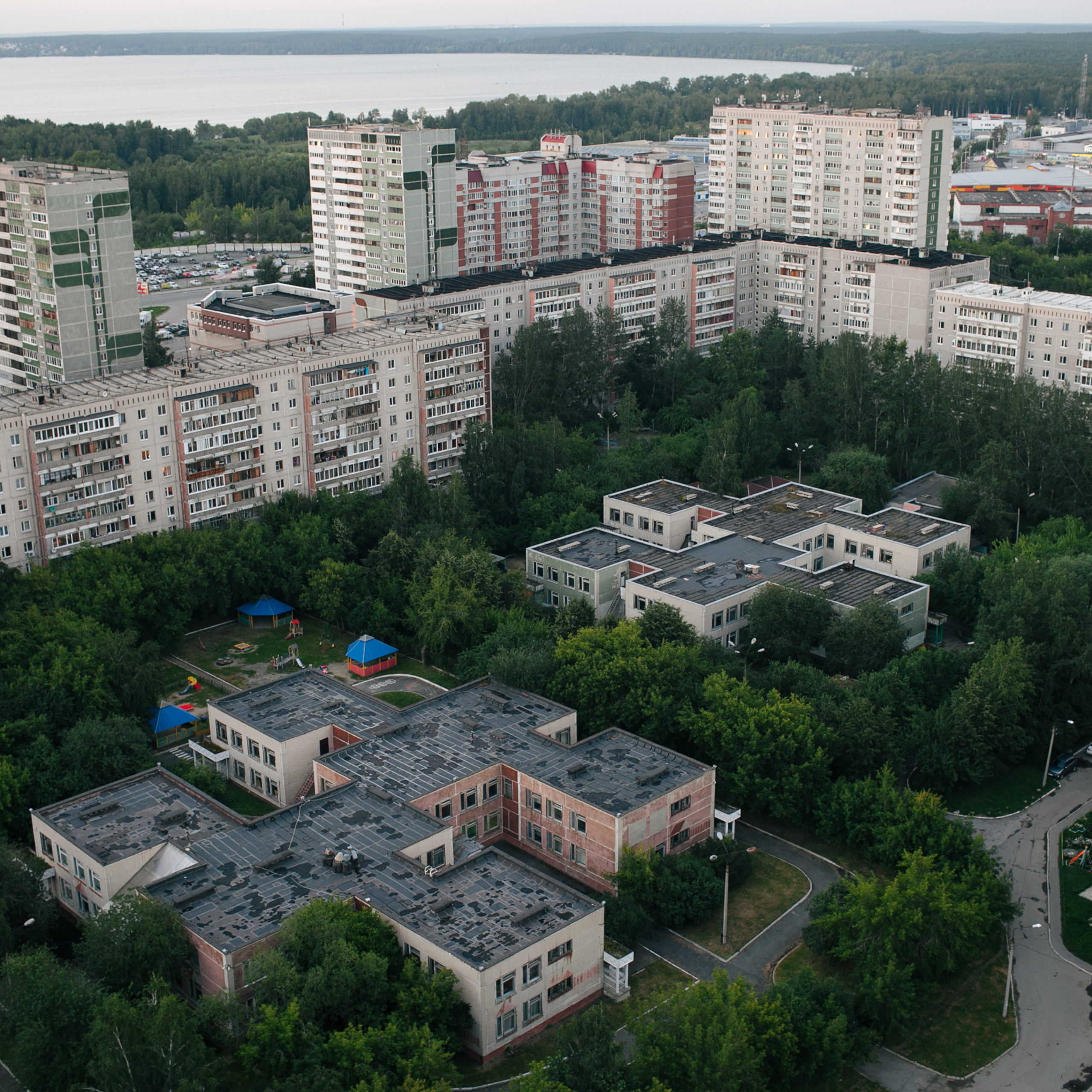 https://www.the-village.ru/city/where/315377-ya-zhivu-na-zhbi