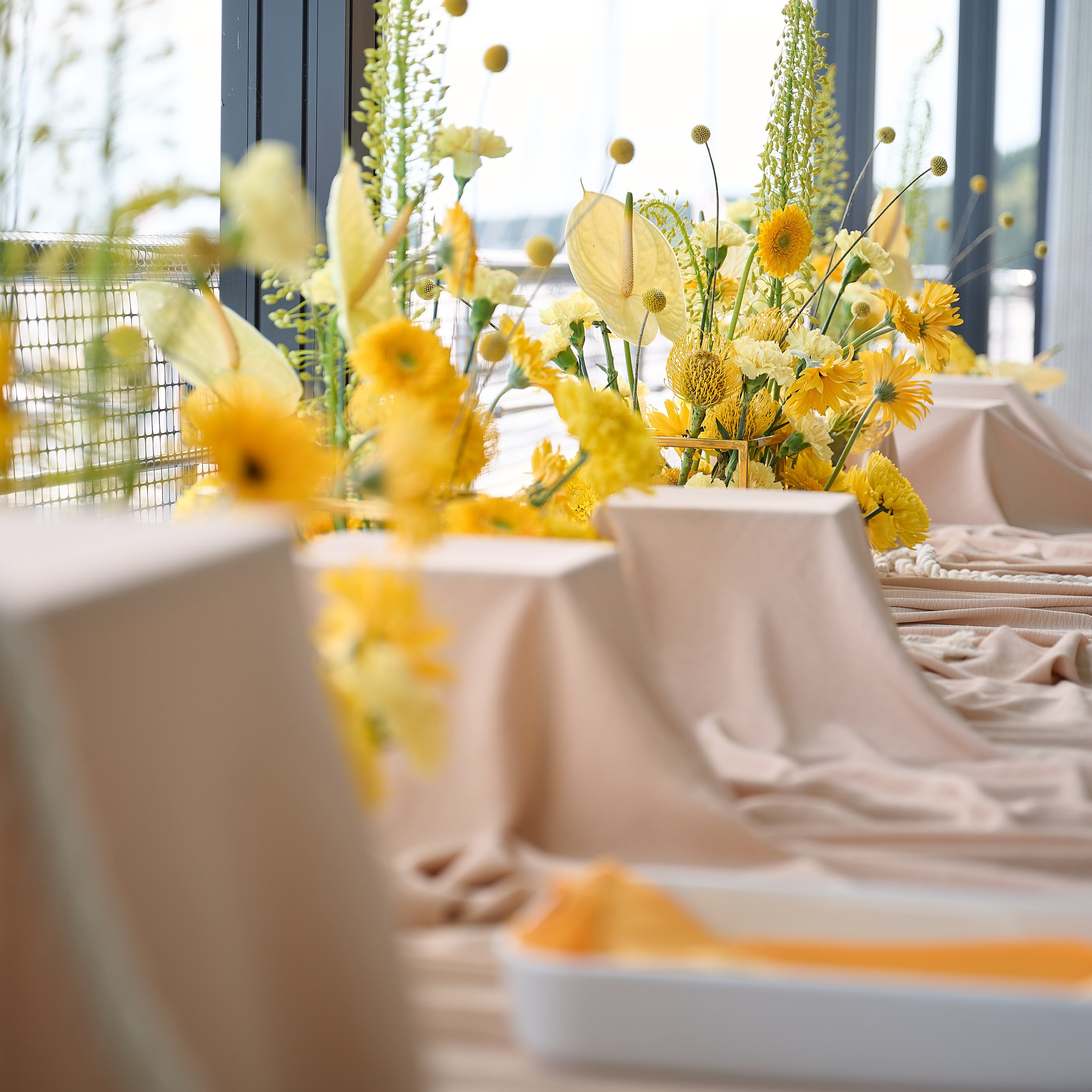 Стилизация фуршетной зоны и банкета на 60 человек для закрытого меропрития одного из крупных банков