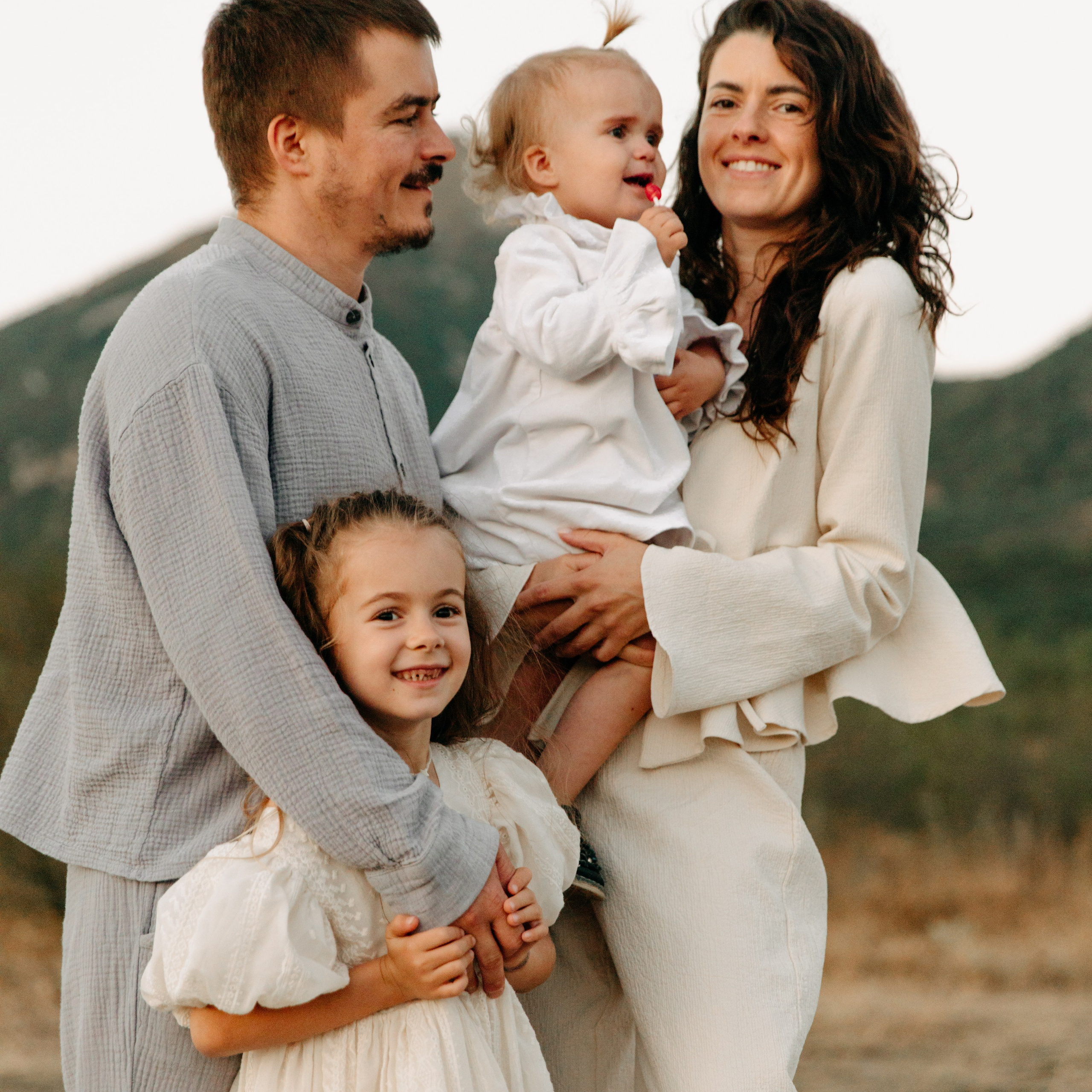 Ксюша и Кирилл с малышками