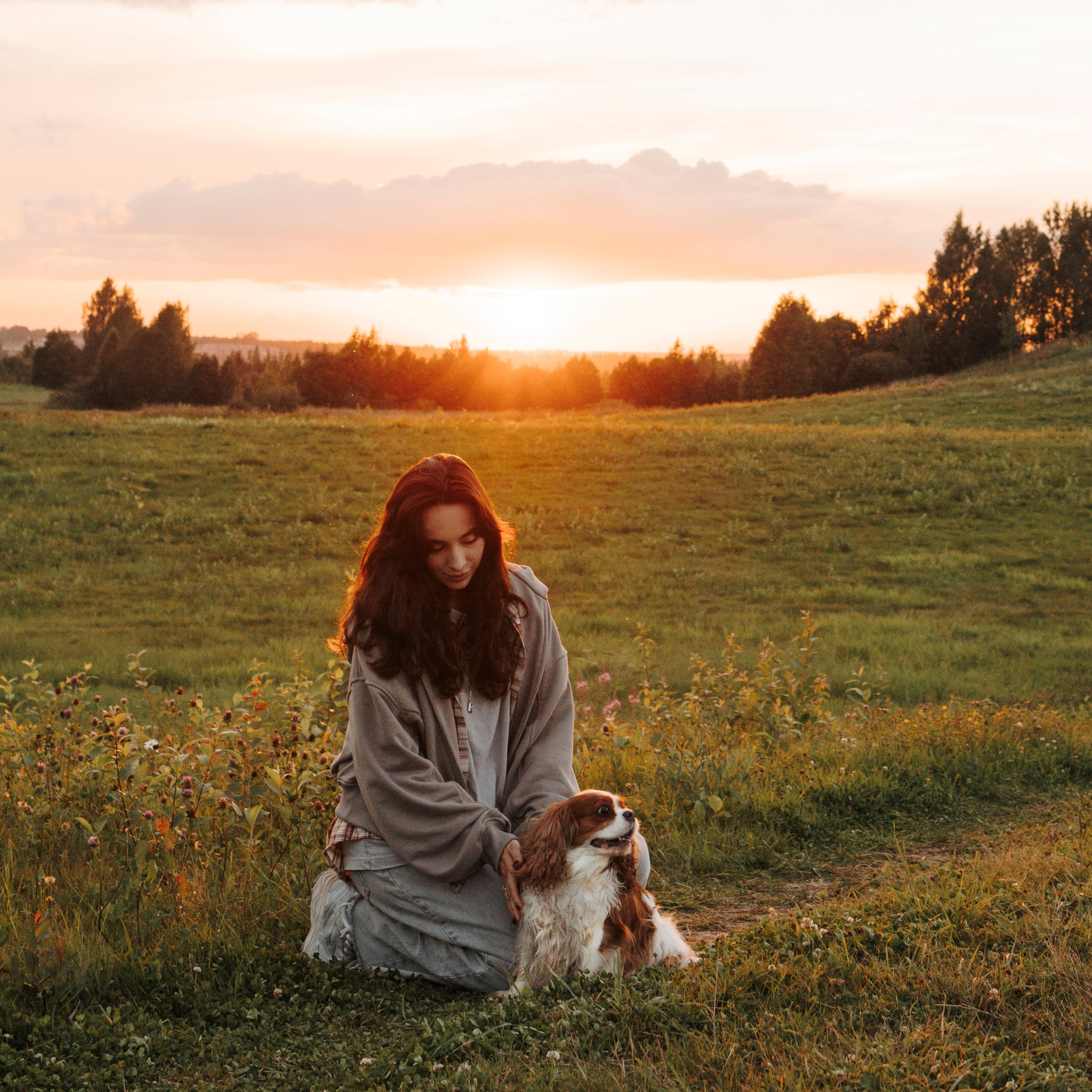 на закате Катерина, Луна и Рикки