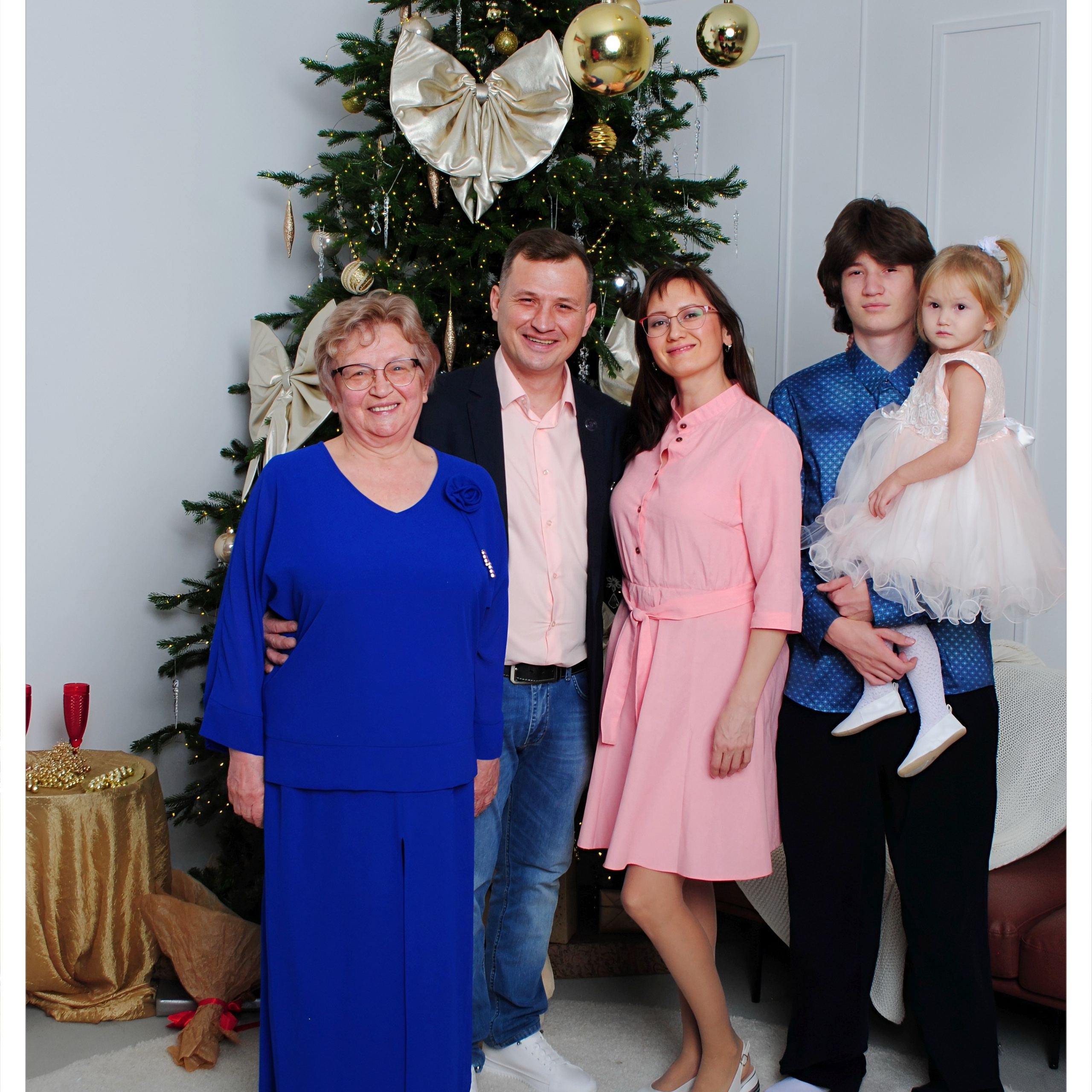 Лилия и семья