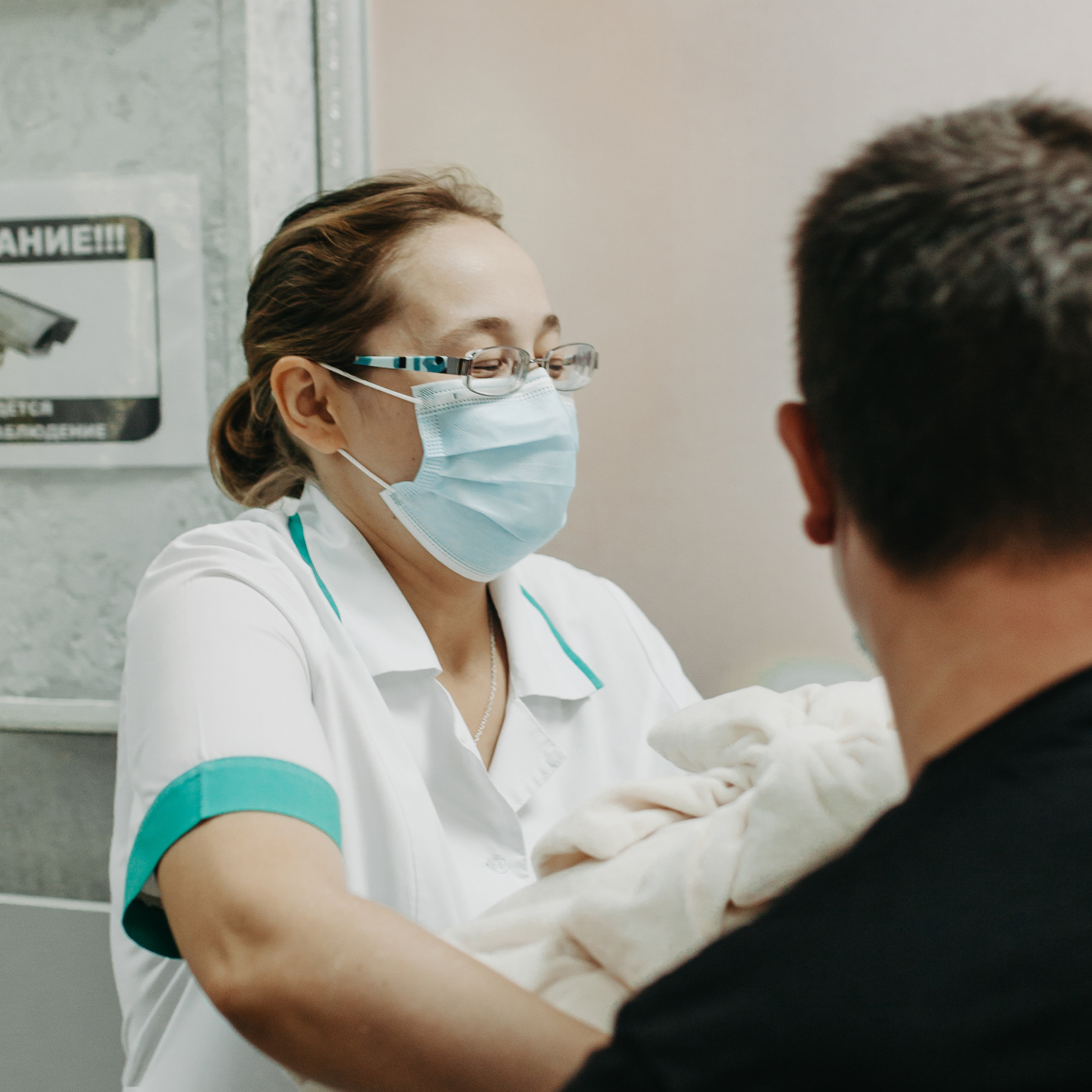 Фотосессия выписки из роддома в Тюмени. Фотограф Шелудкова Яна, город Тюмень