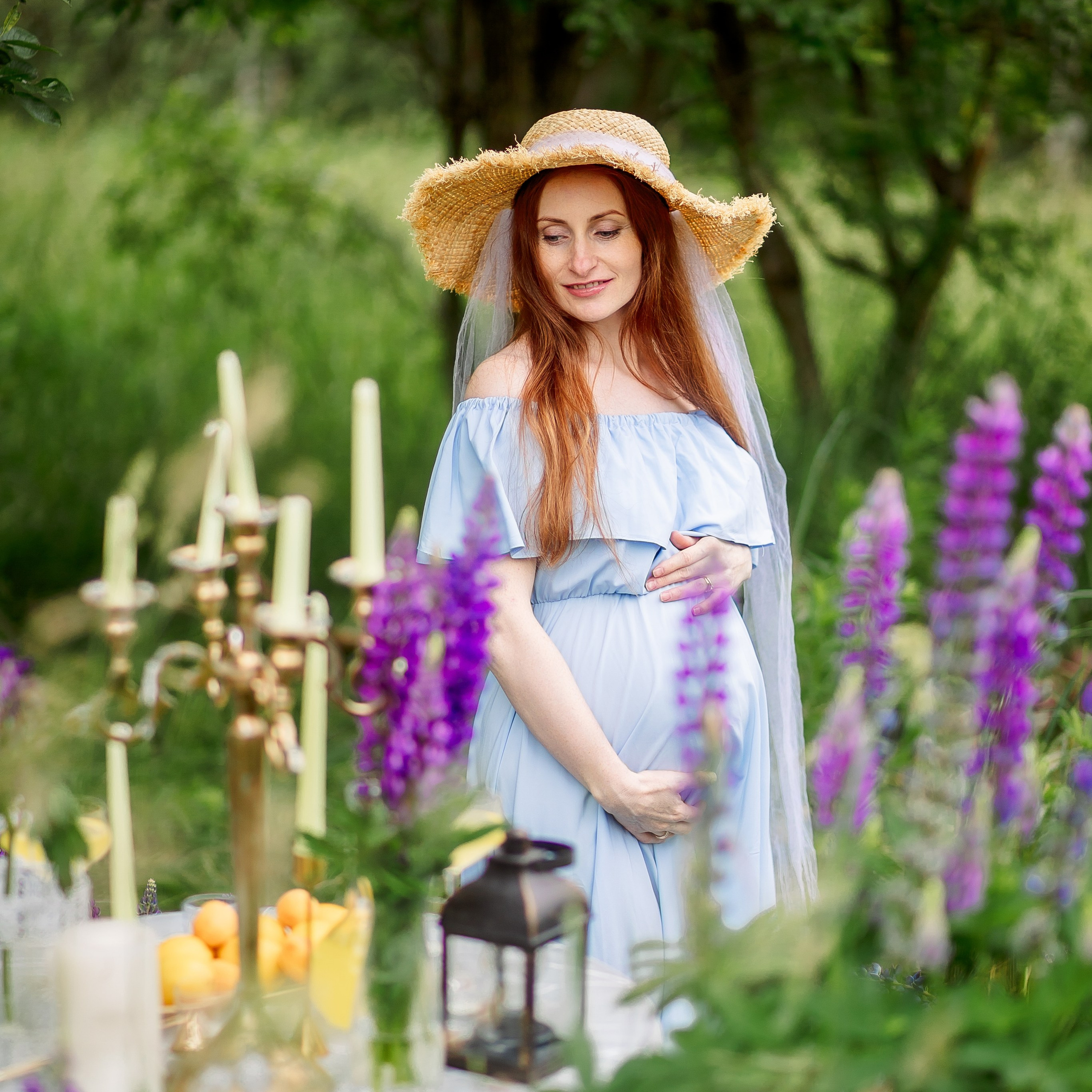 Нежная фотосессия в люпинах