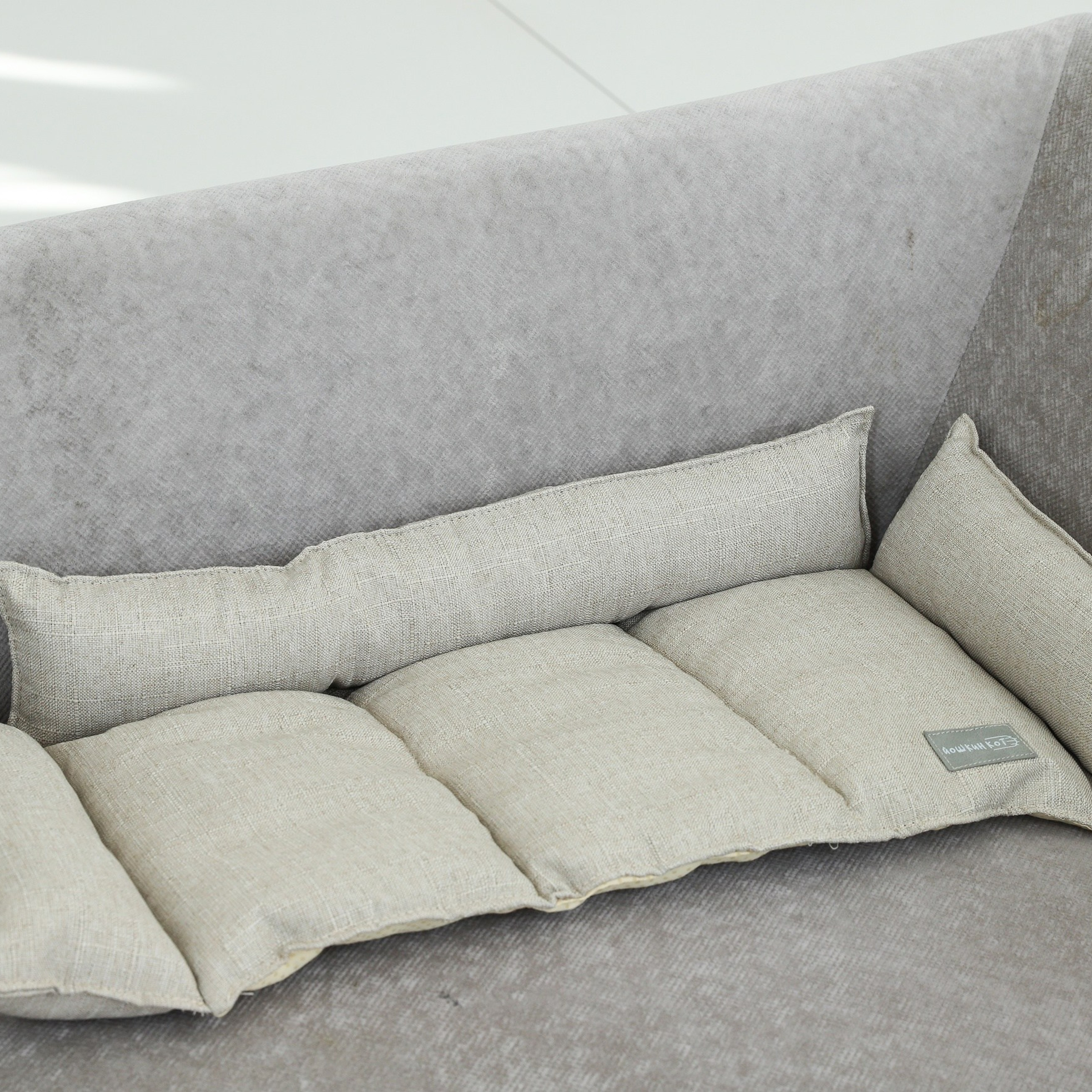 Лежак для кошек. ФОТОГРАФ ОКСАНА БРЭДШОУ