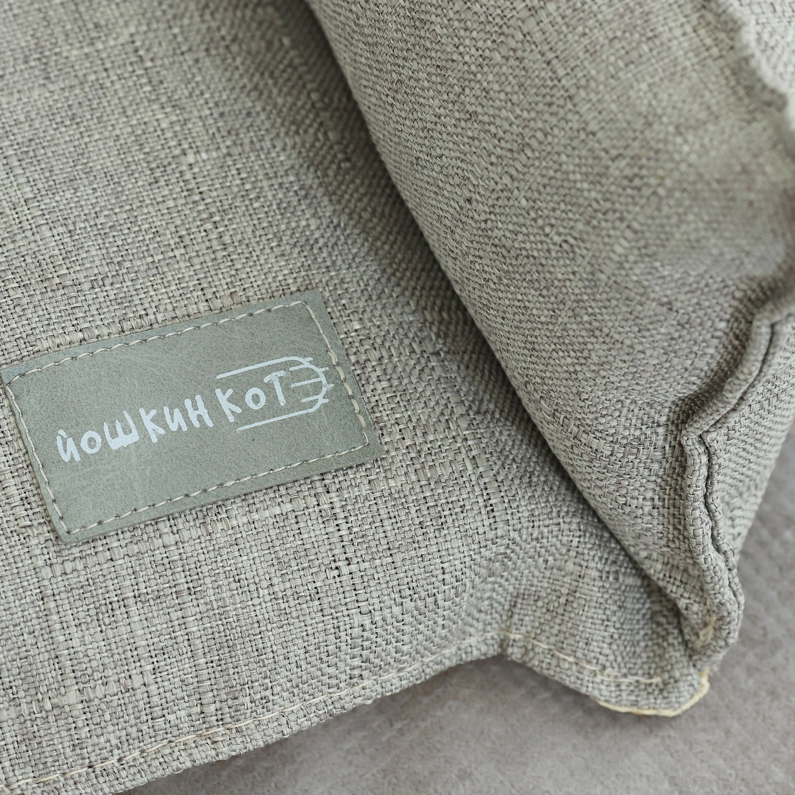 Лежак для кошек. ФОТОГРАФ ОКСАНА БРЭДШОУ