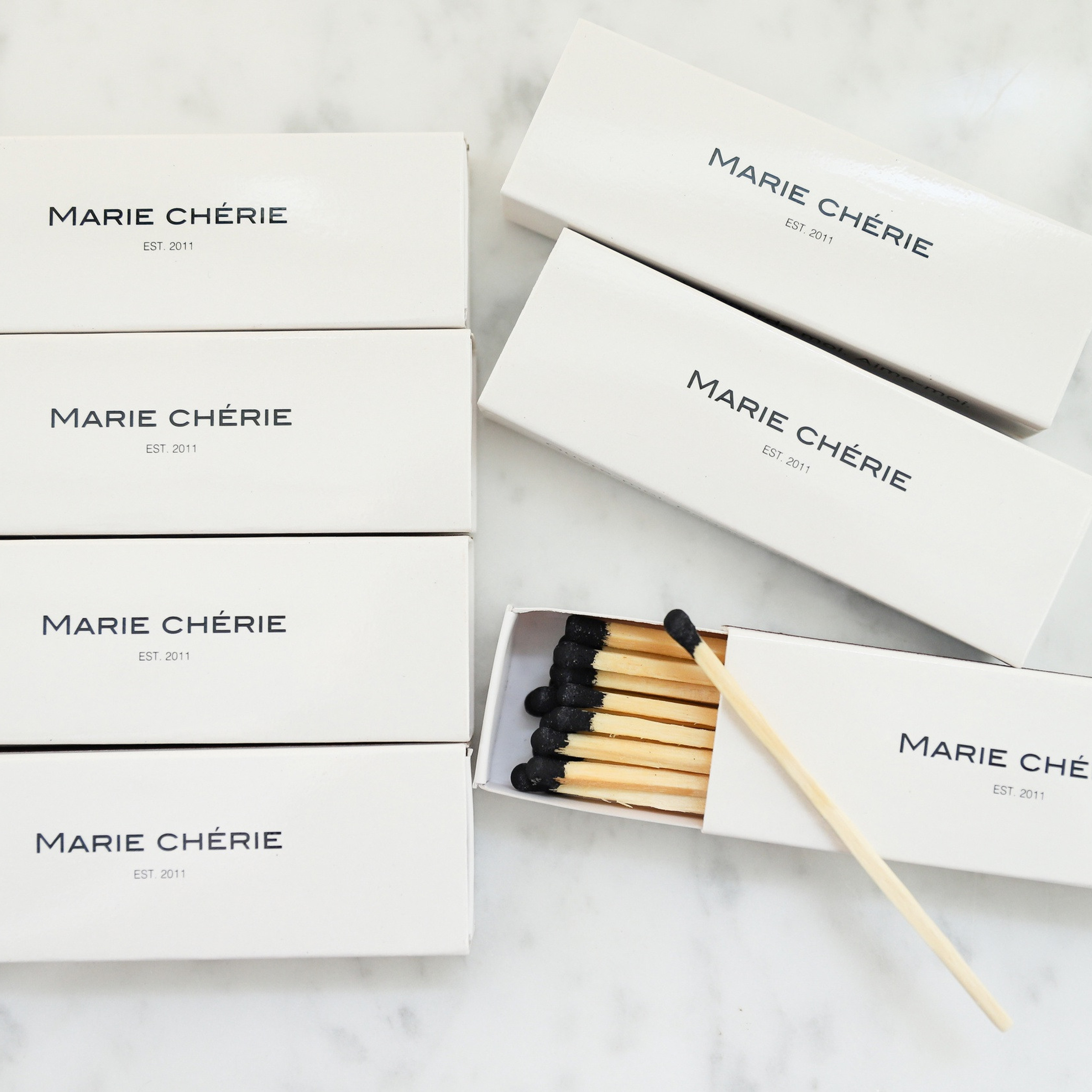 Свечи и спреи. ФОТОГРАФ ОКСАНА БРЭДШОУ