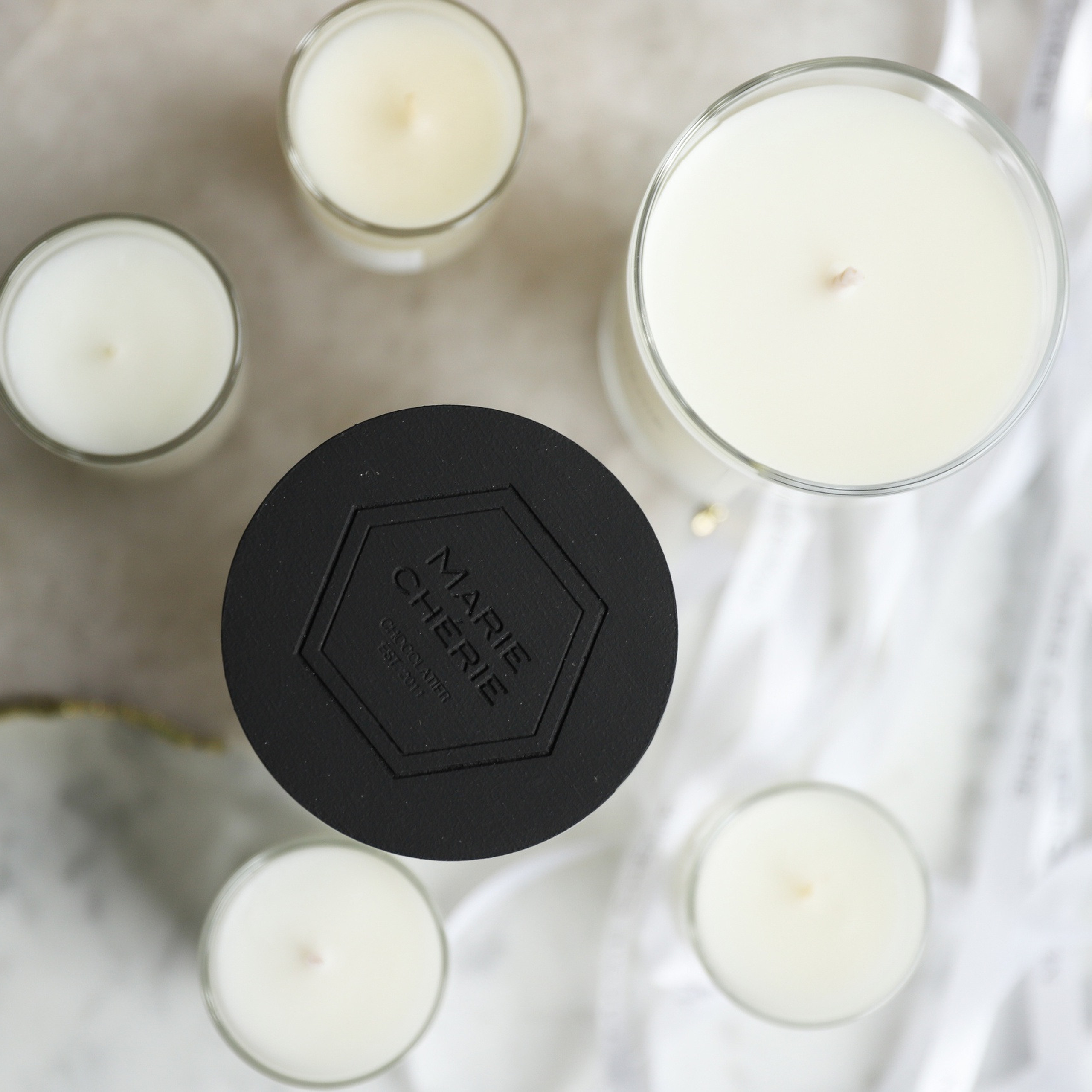 Свечи и спреи. ФОТОГРАФ ОКСАНА БРЭДШОУ