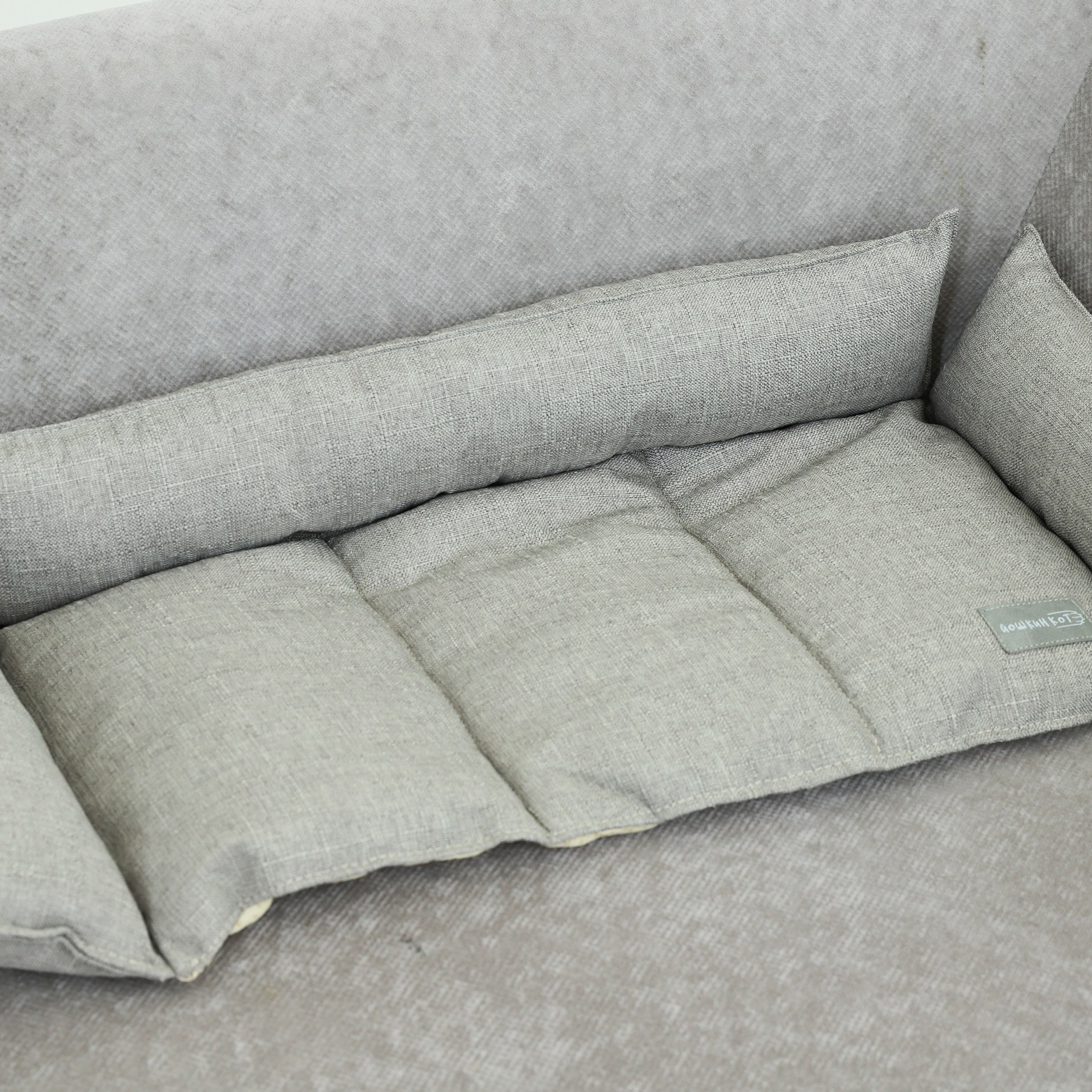 Лежак для кошек. ФОТОГРАФ ОКСАНА БРЭДШОУ