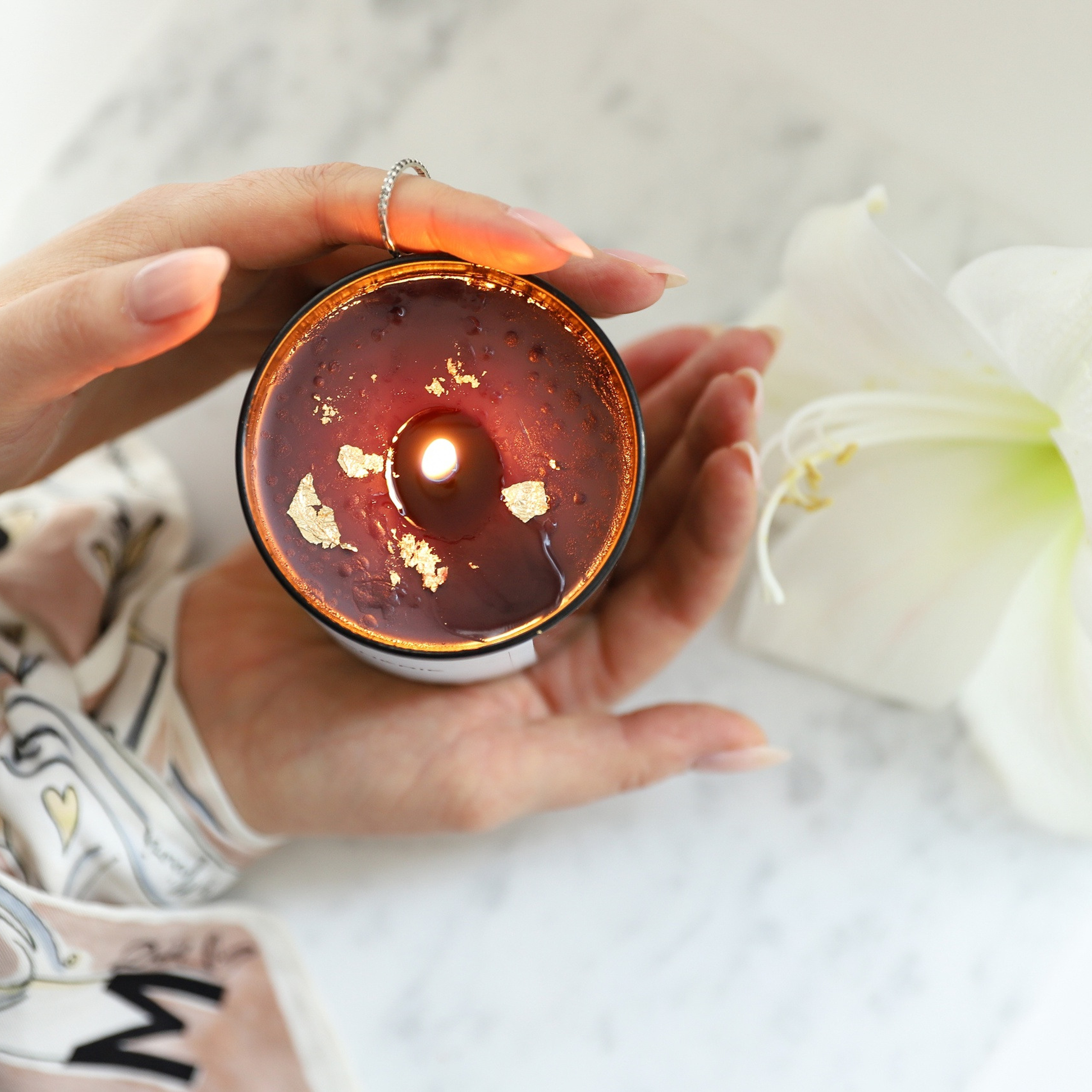 Свечи и спреи. ФОТОГРАФ ОКСАНА БРЭДШОУ