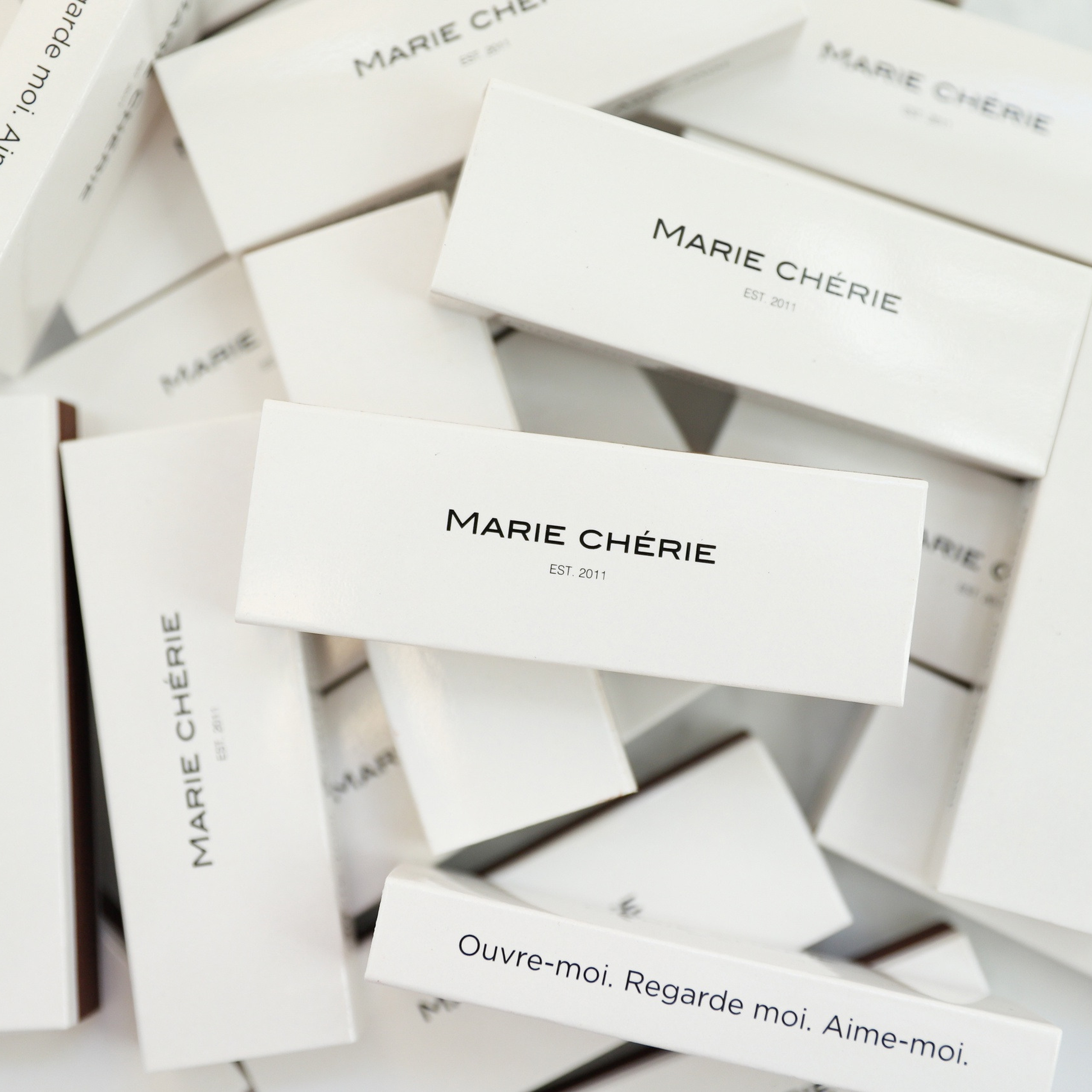 Свечи и спреи. ФОТОГРАФ ОКСАНА БРЭДШОУ