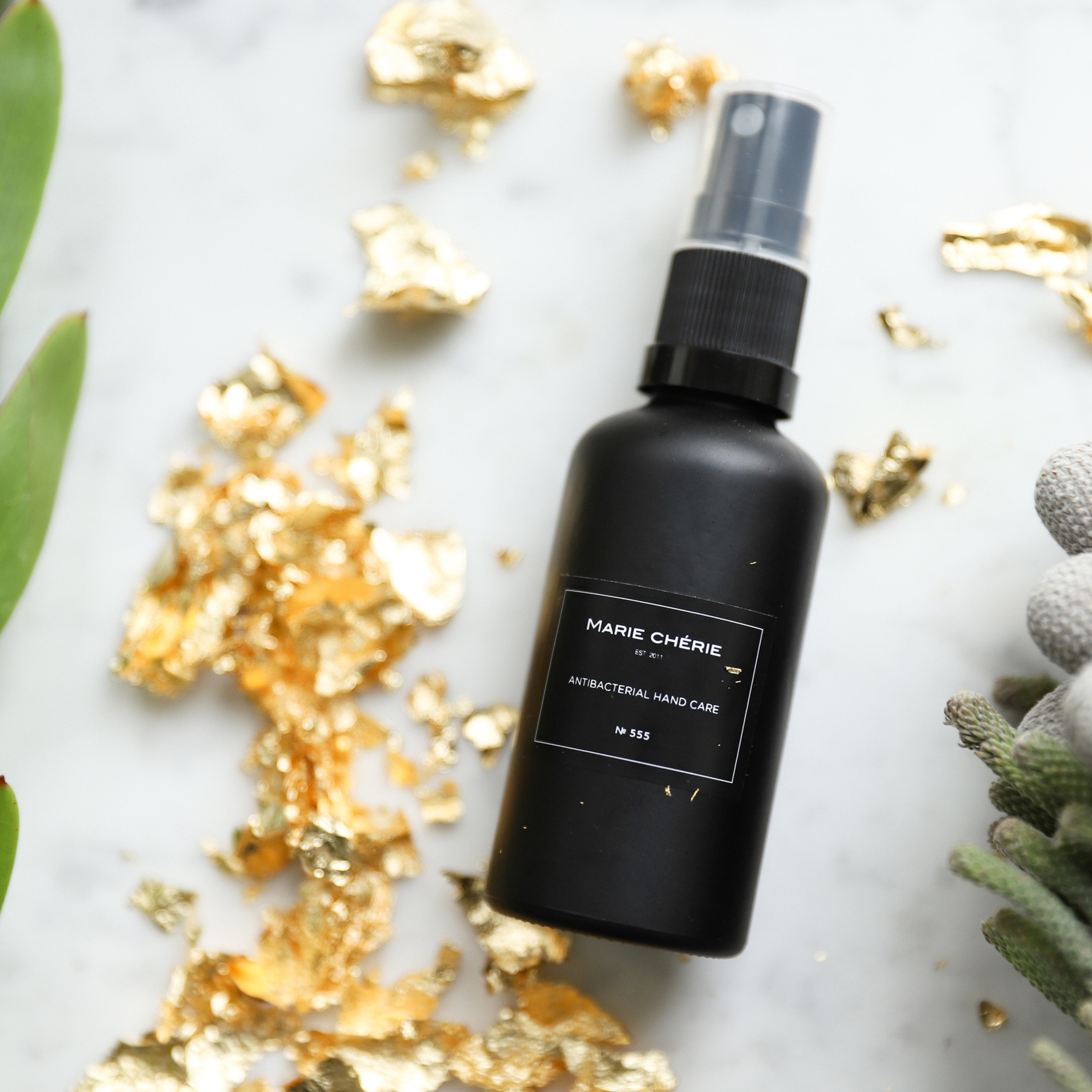 Свечи и спреи. ФОТОГРАФ ОКСАНА БРЭДШОУ