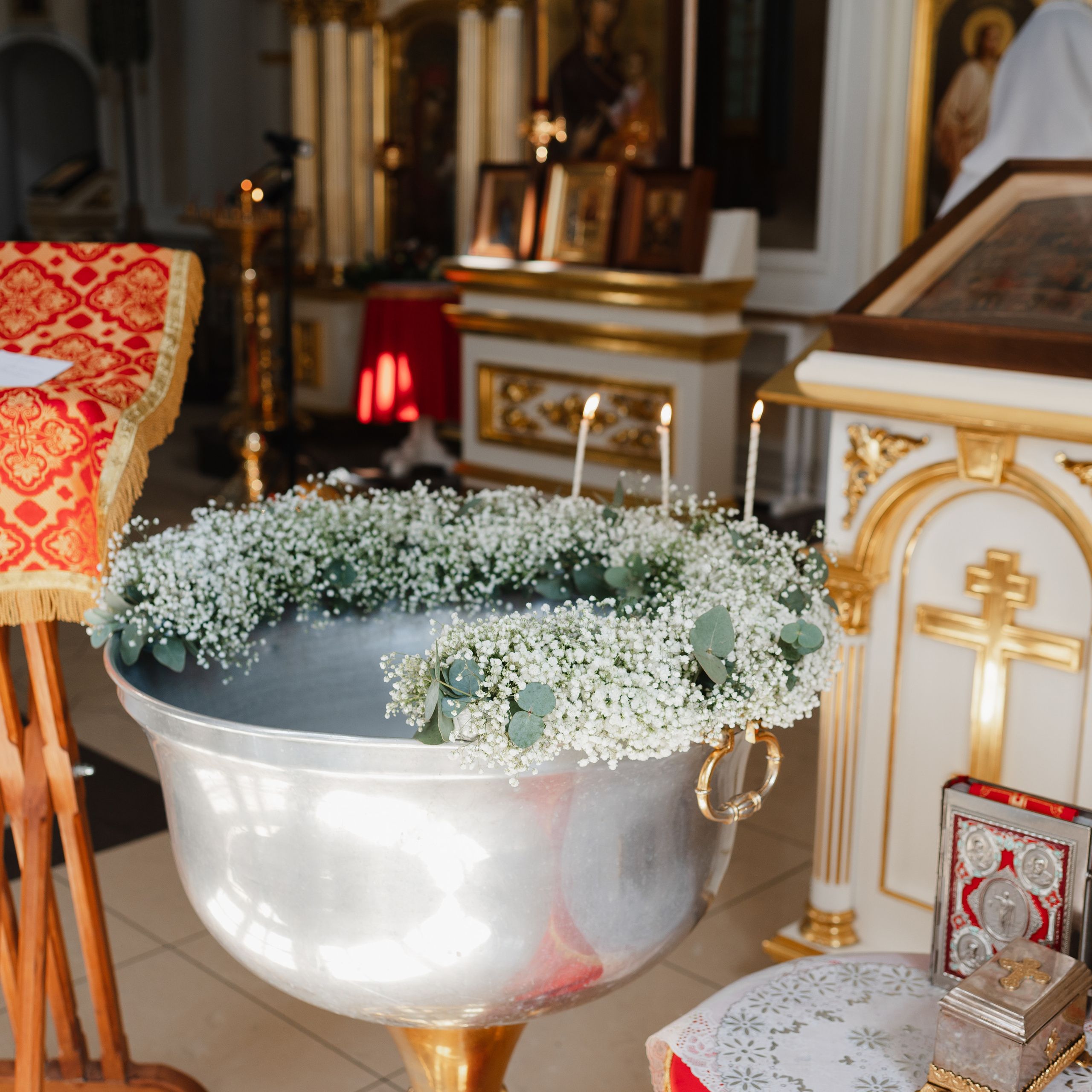 Цветочные купели декор проекта