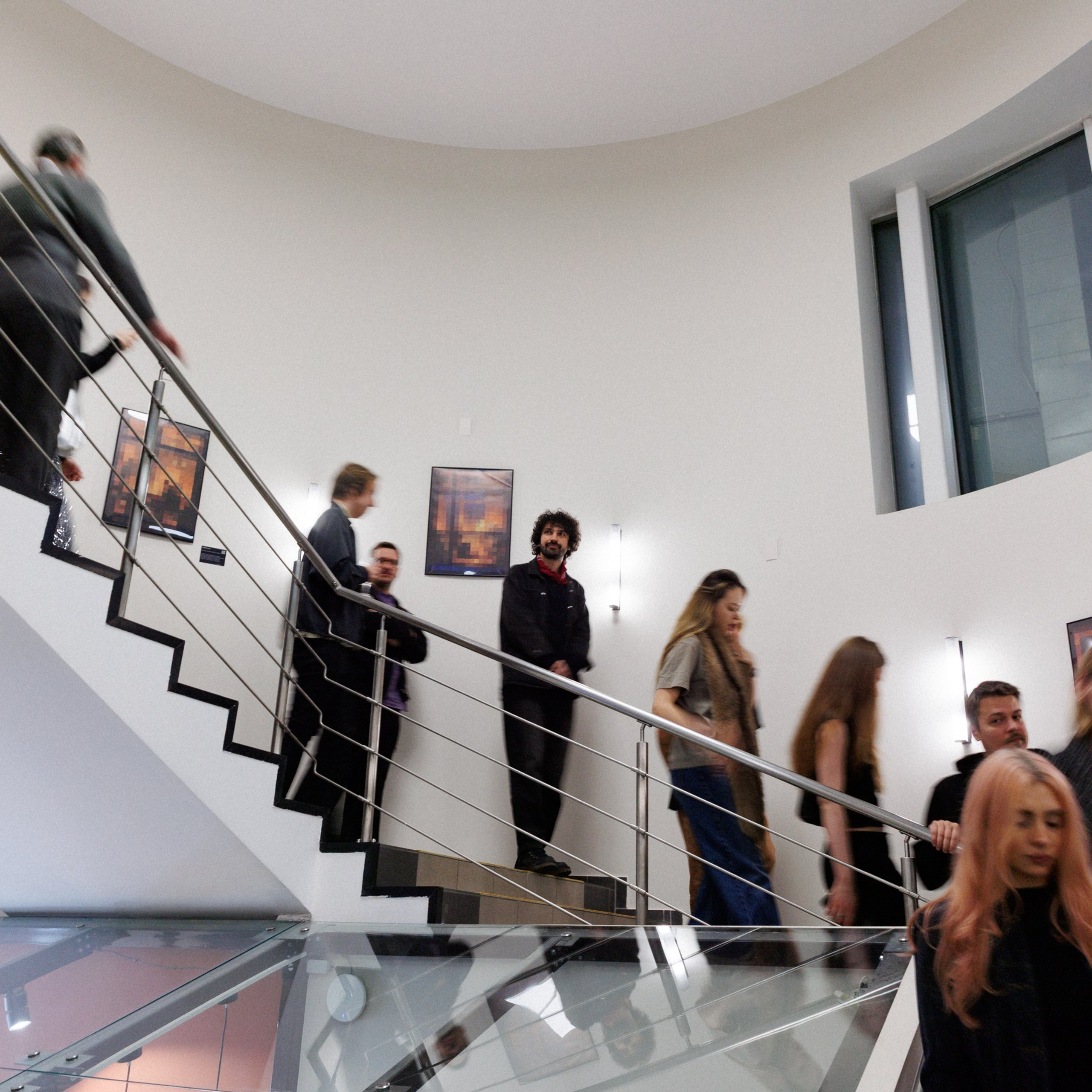 «Overthinking people» выставка современного искусства