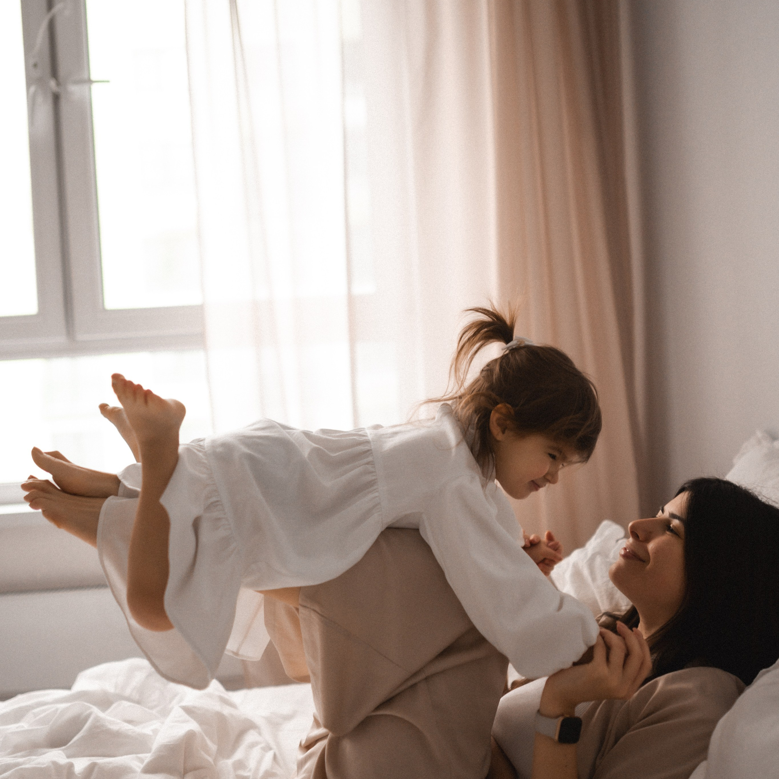 Лена и Николь дома