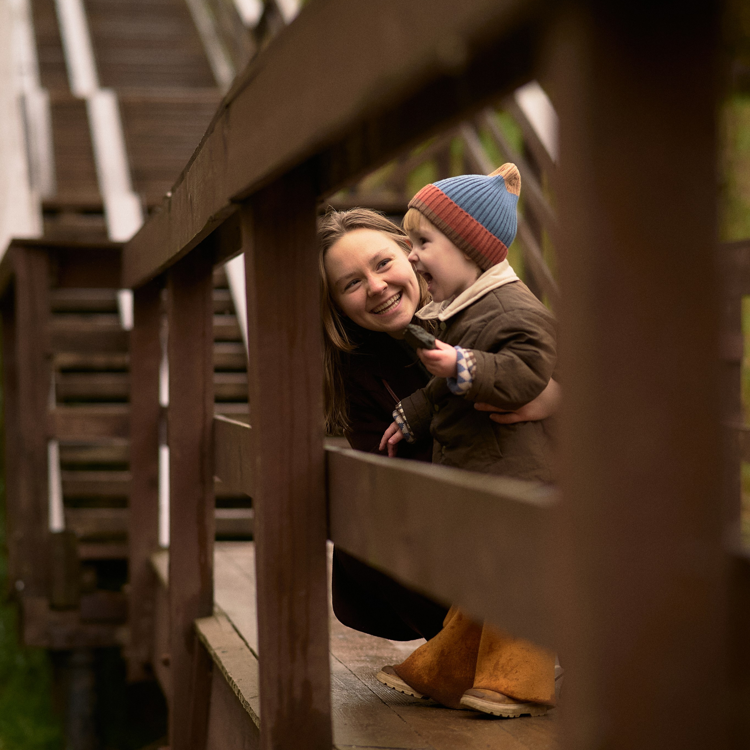 Света и Илюша под дождём