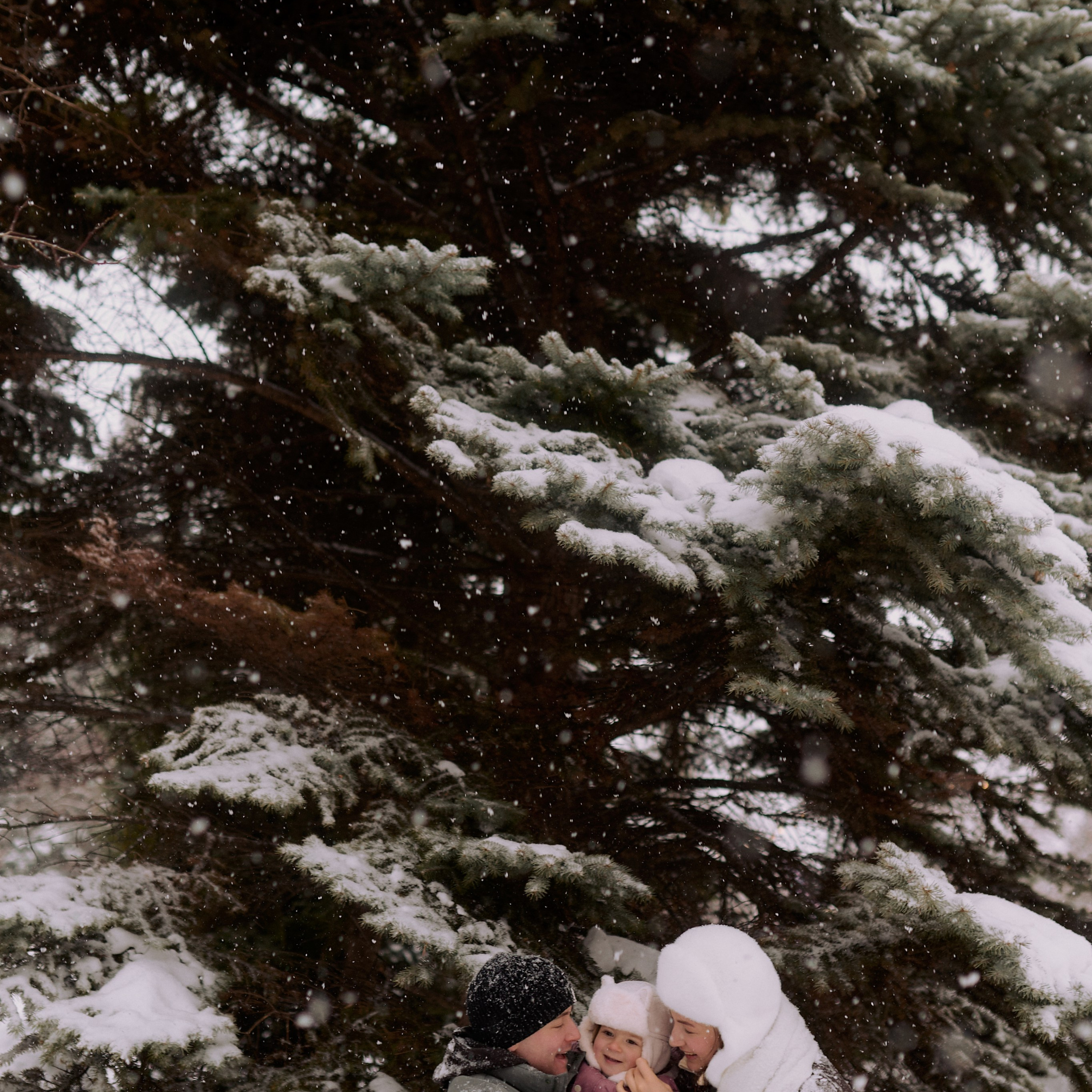 Андрей, Леся и Василиса в снежном парке