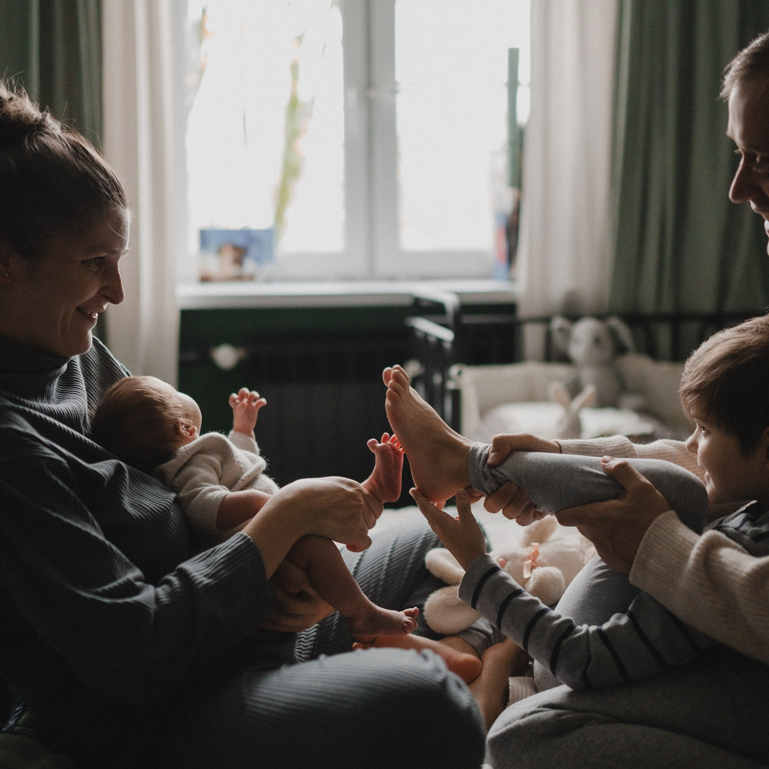 Дима, Нелли, Марк, Нина и Кира дома